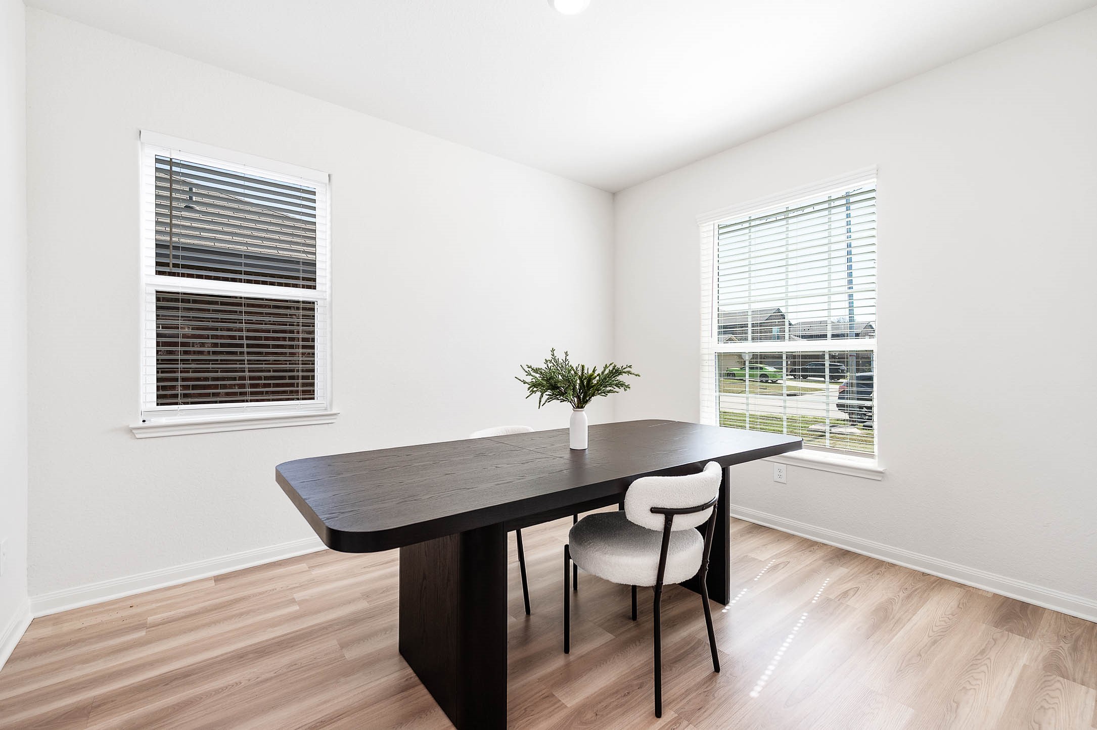 22402 Kennons Way Property Photo 5