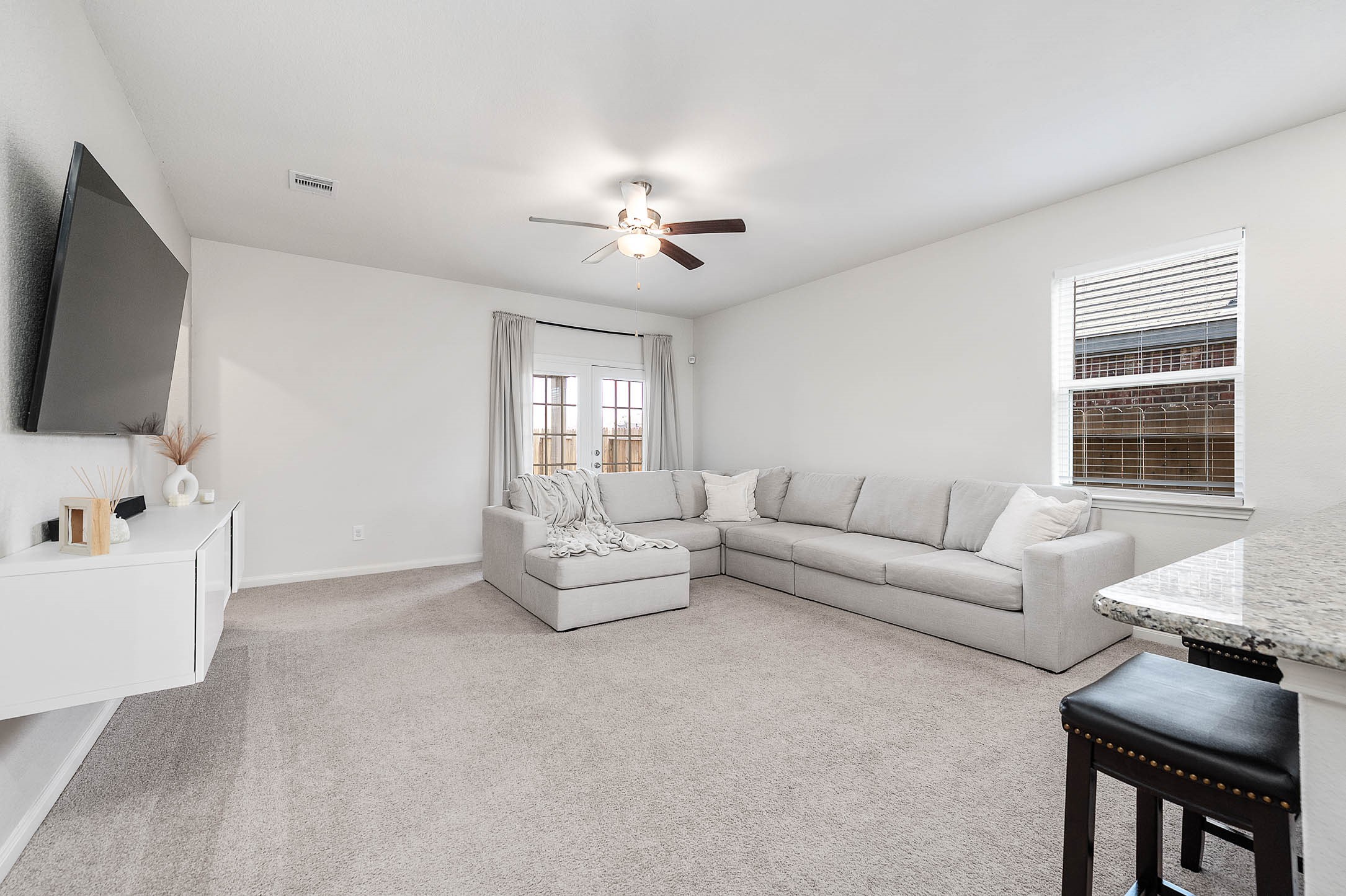 22402 Kennons Way Property Photo 9