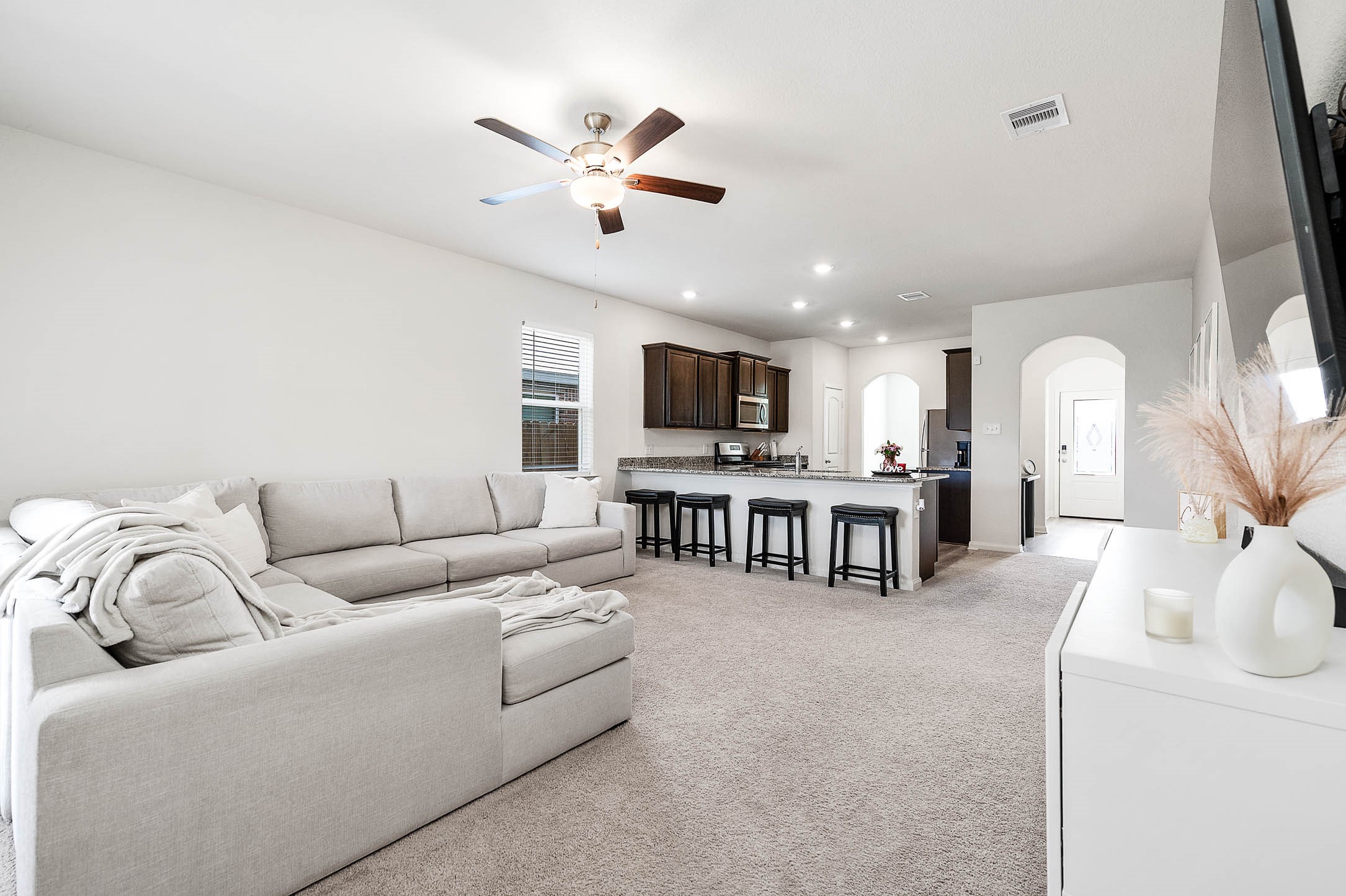 22402 Kennons Way Property Photo 10