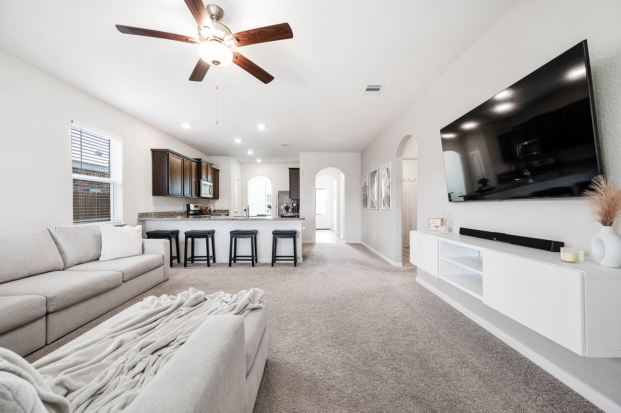 22402 Kennons Way Property Photo 11