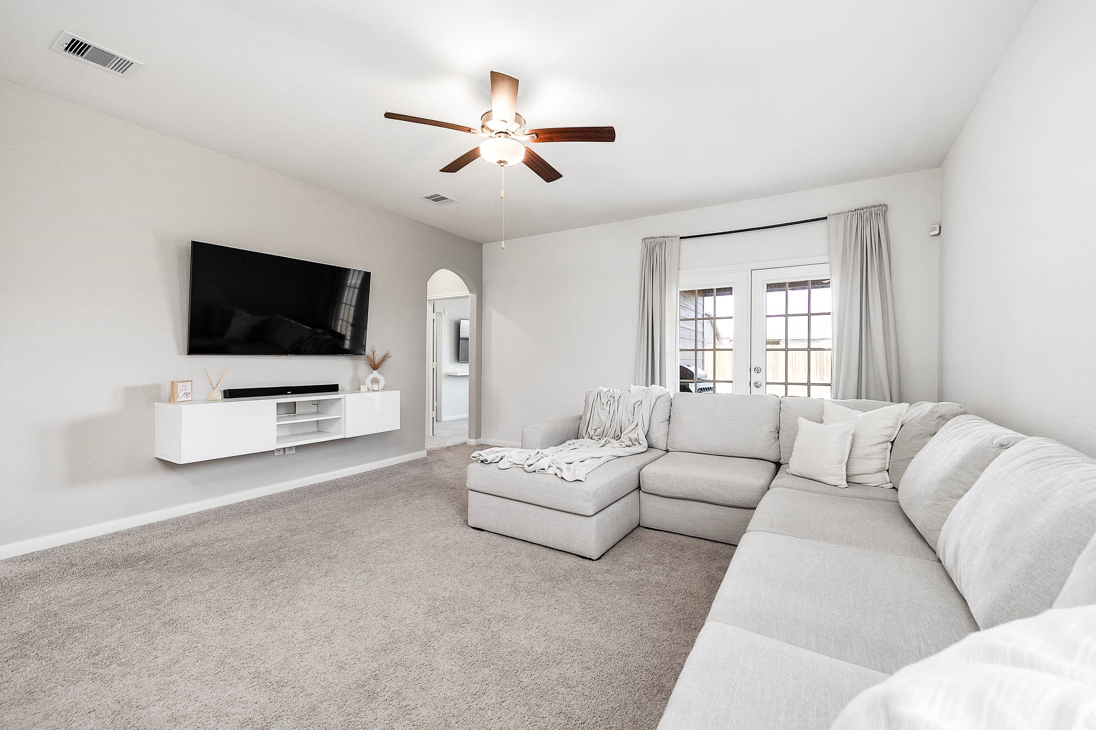 22402 Kennons Way Property Photo 12