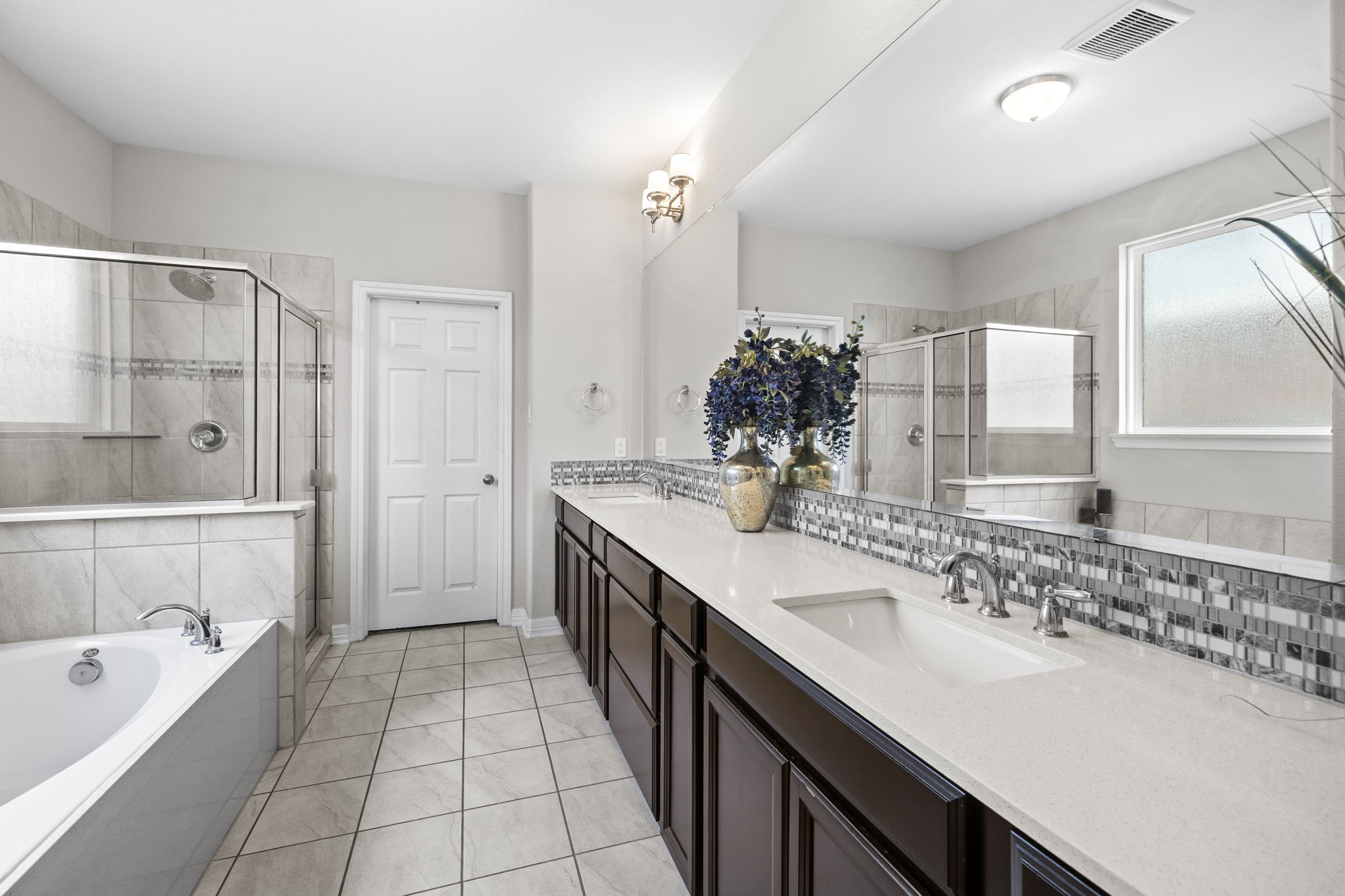 9411 Isabel Bay Lane Property Photo 17