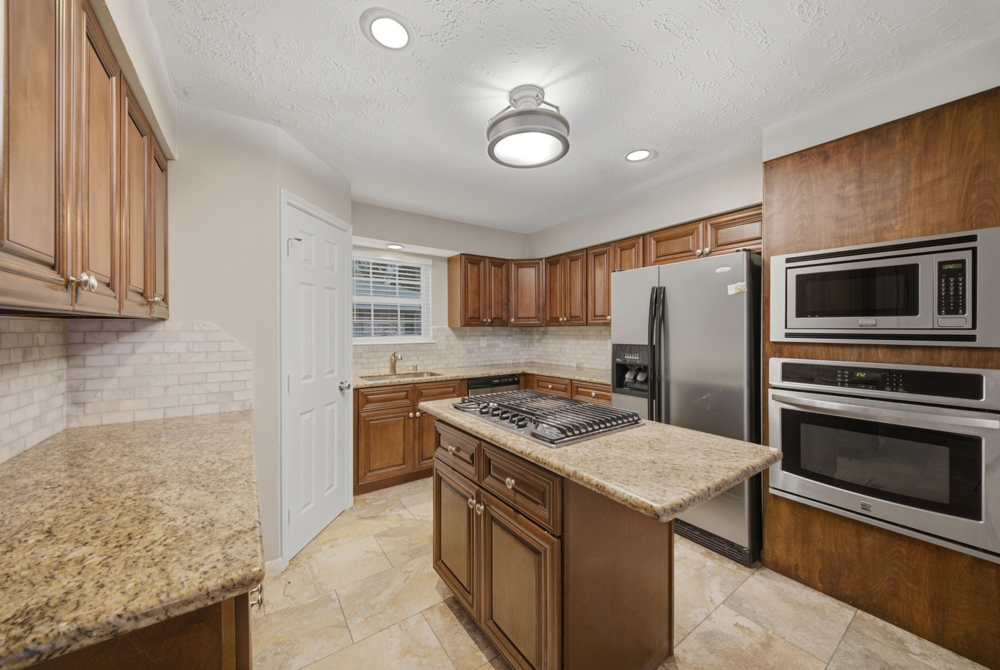 16611 Ben Ledi Drive Property Photo 6