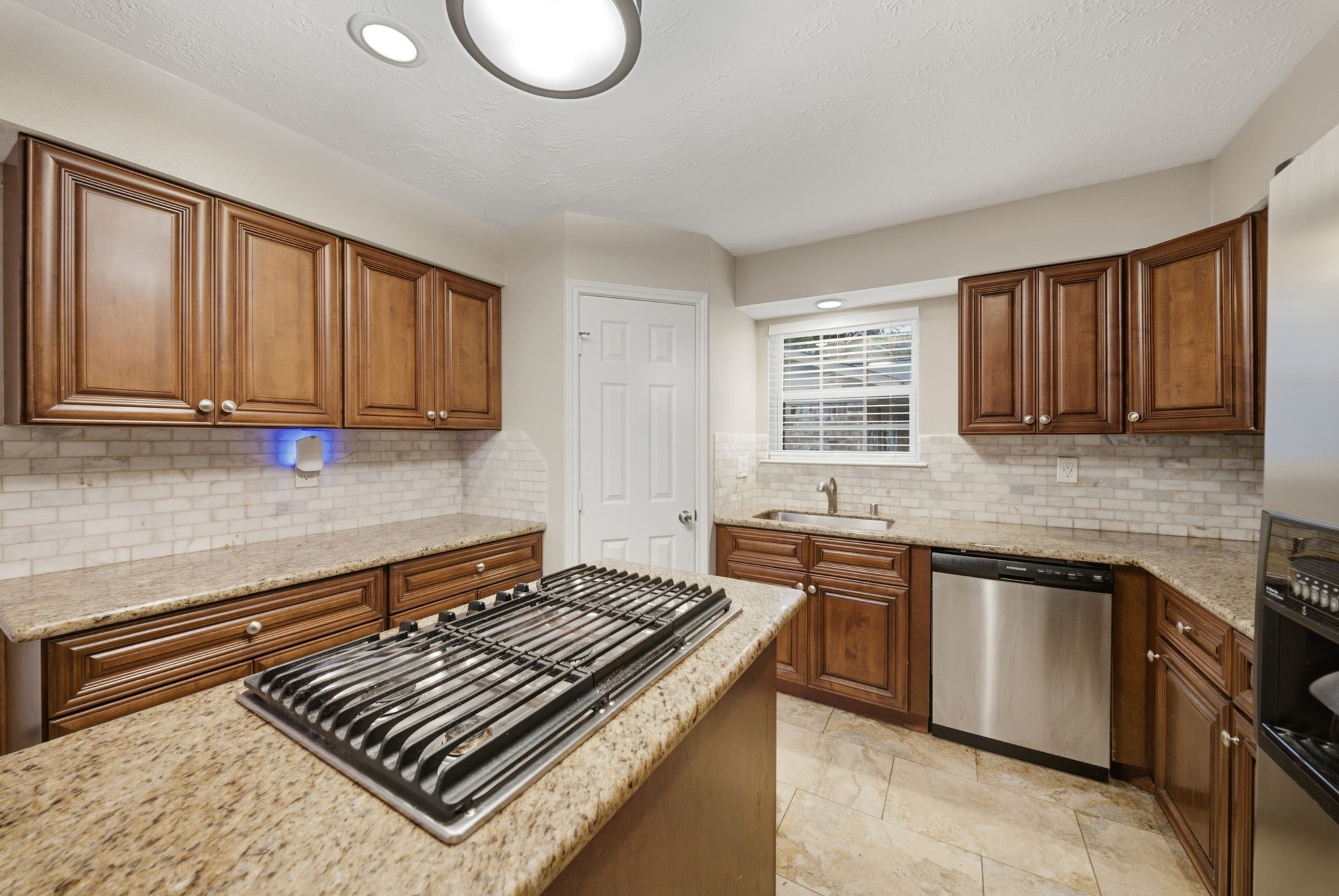 16611 Ben Ledi Drive Property Photo 7