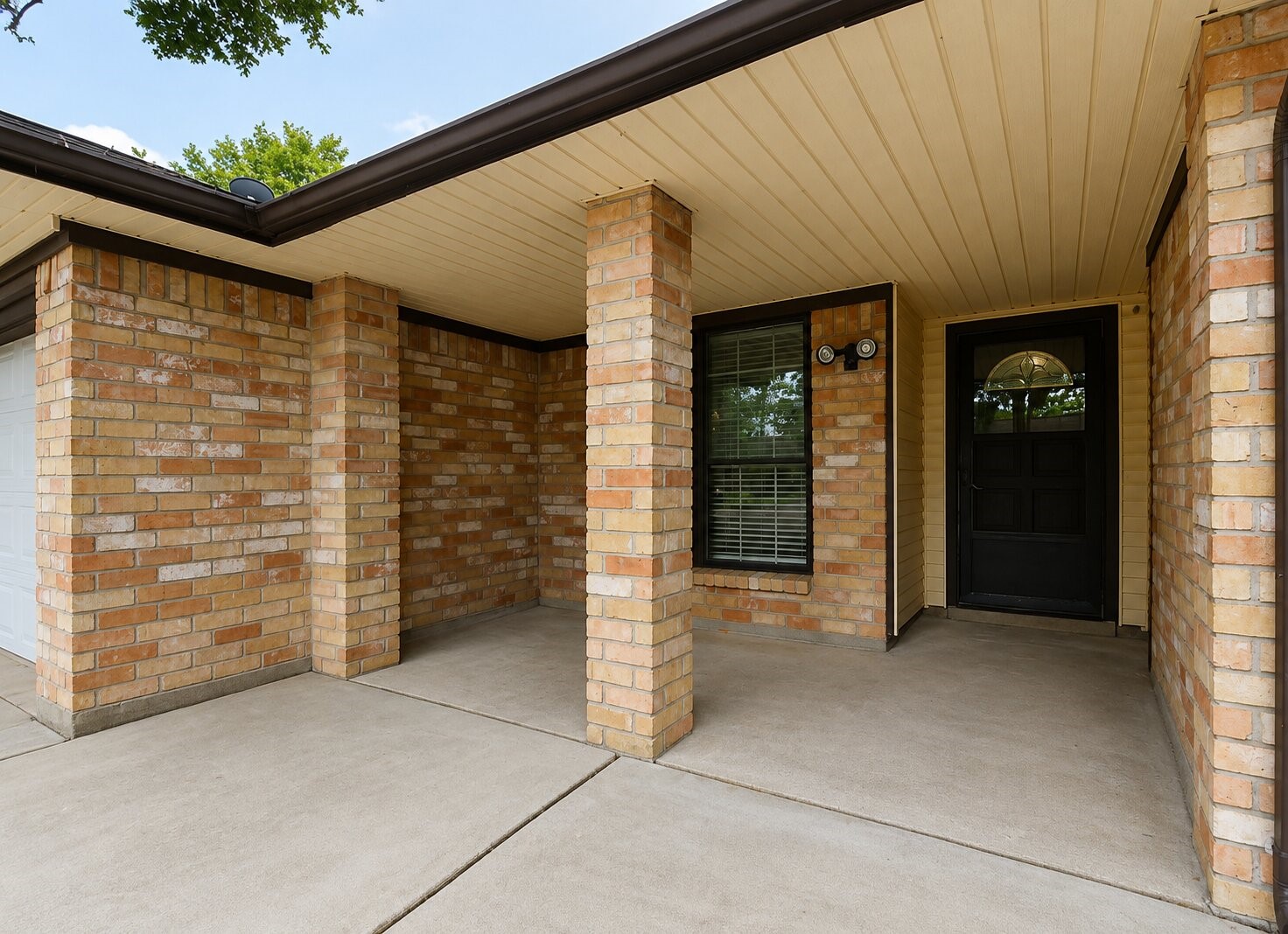 510 Chambly Drive Property Photo 3