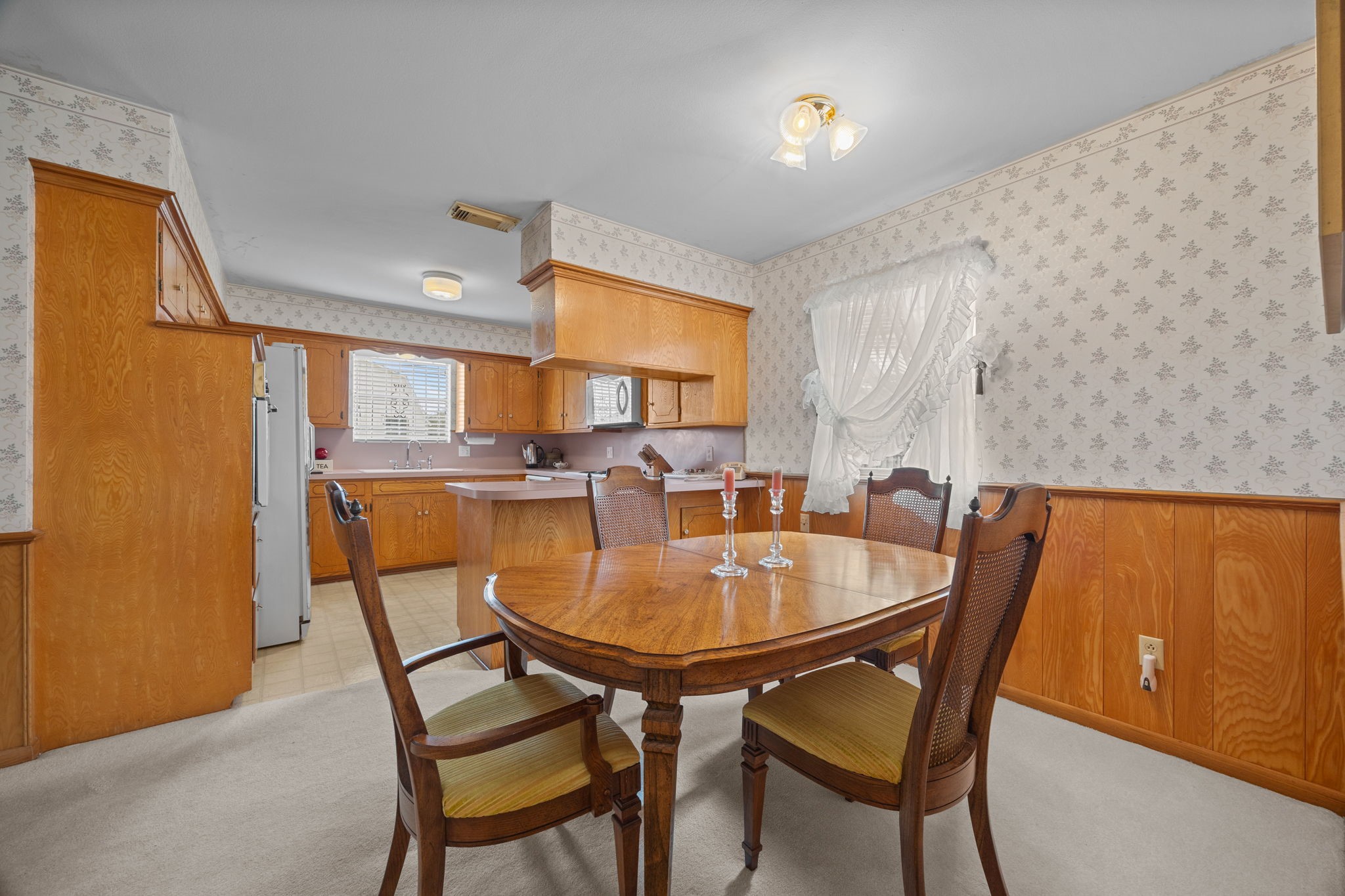 4027 Freeton Street Property Photo 6