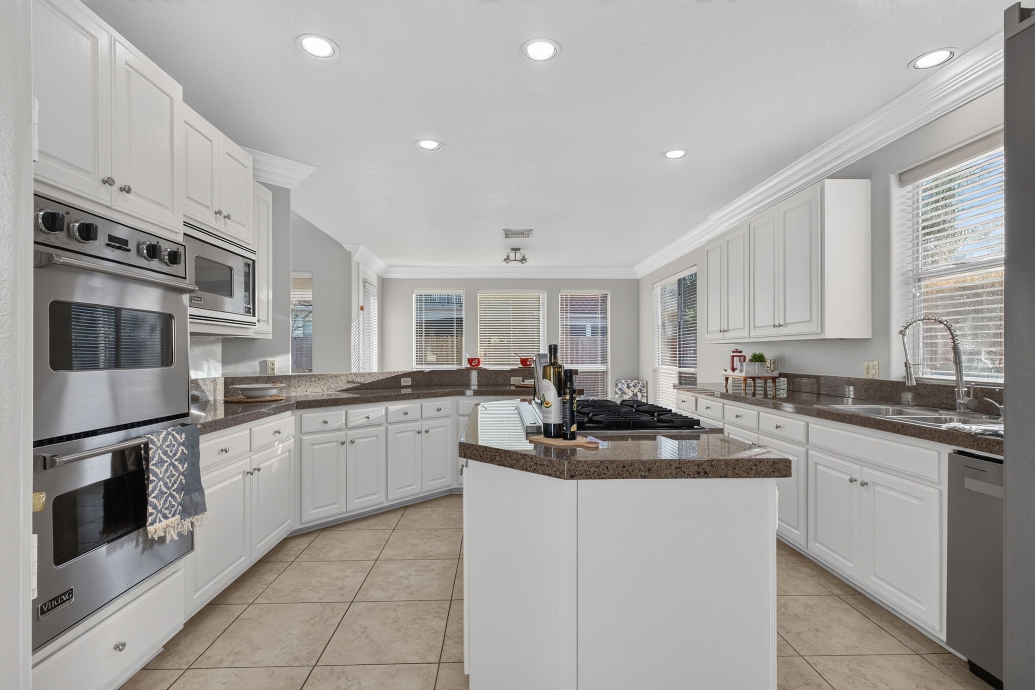 13511 Indigo Lake Property Photo 10
