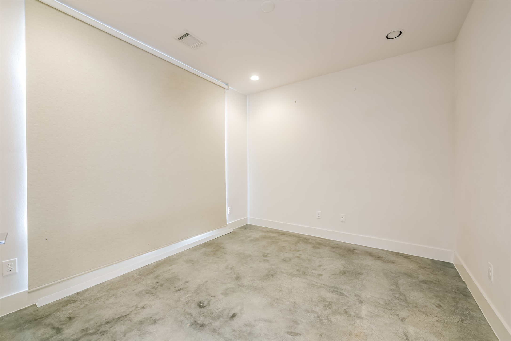 2824 Clay Street Property Photo 5
