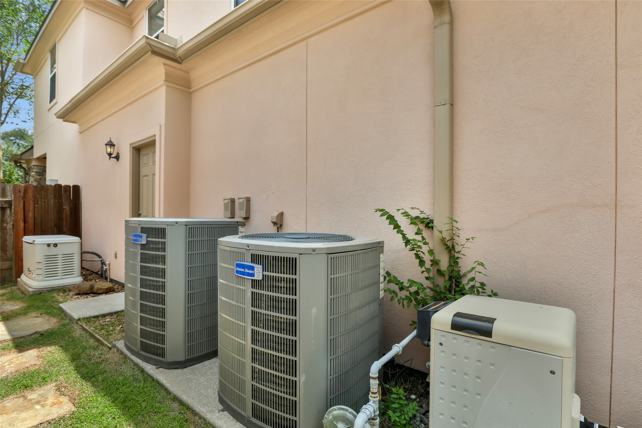 14115 Norhill Pointe Drive Property Photo 4