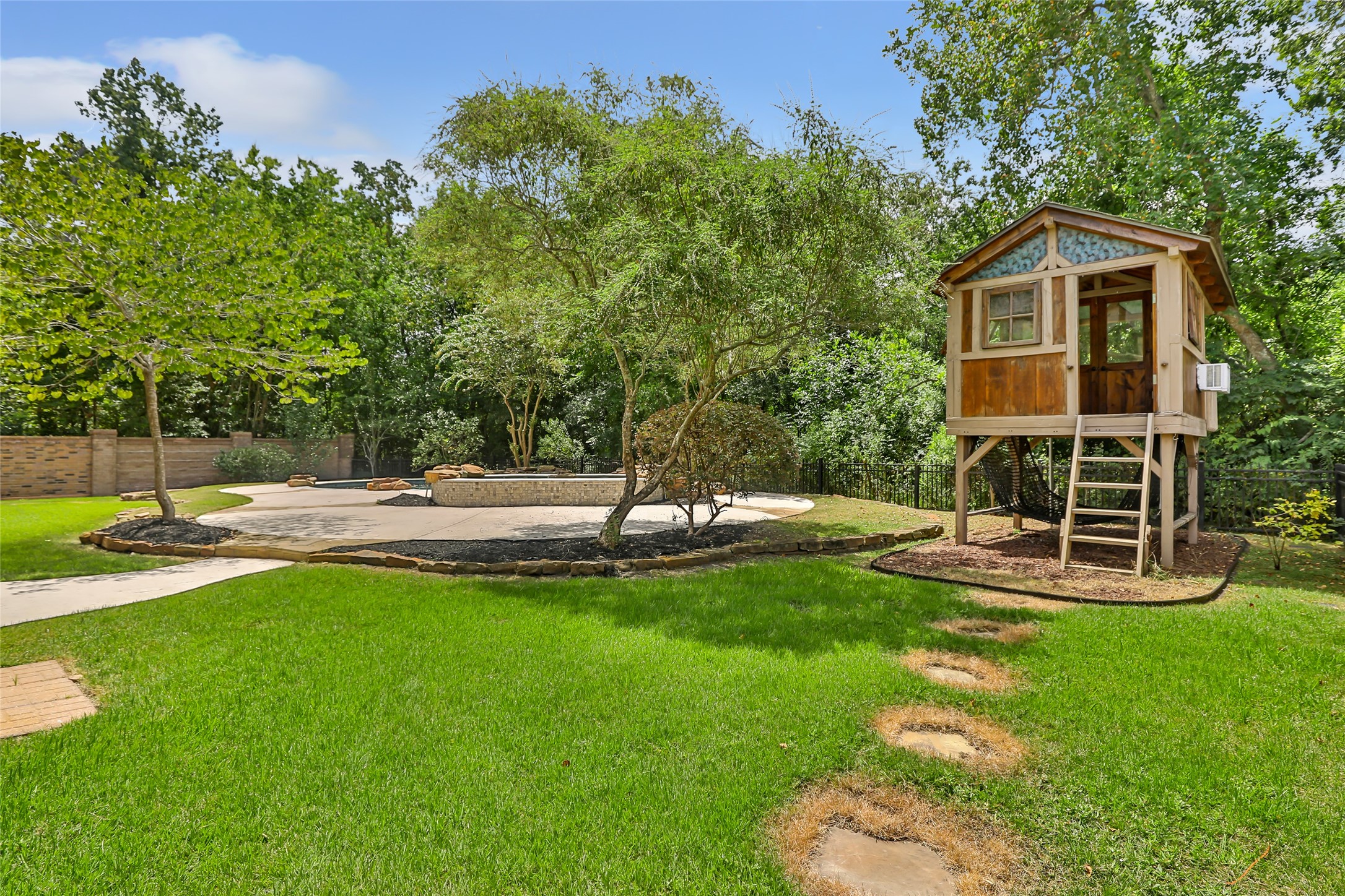 14115 Norhill Pointe Drive Property Photo 5