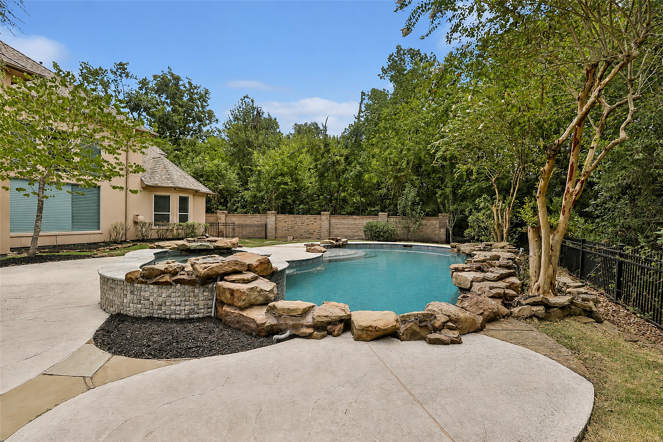 14115 Norhill Pointe Drive Property Photo 9