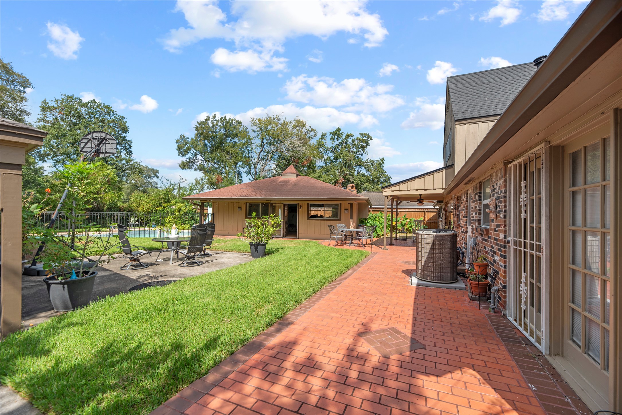 2414 Sieber Drive Property Photo 4