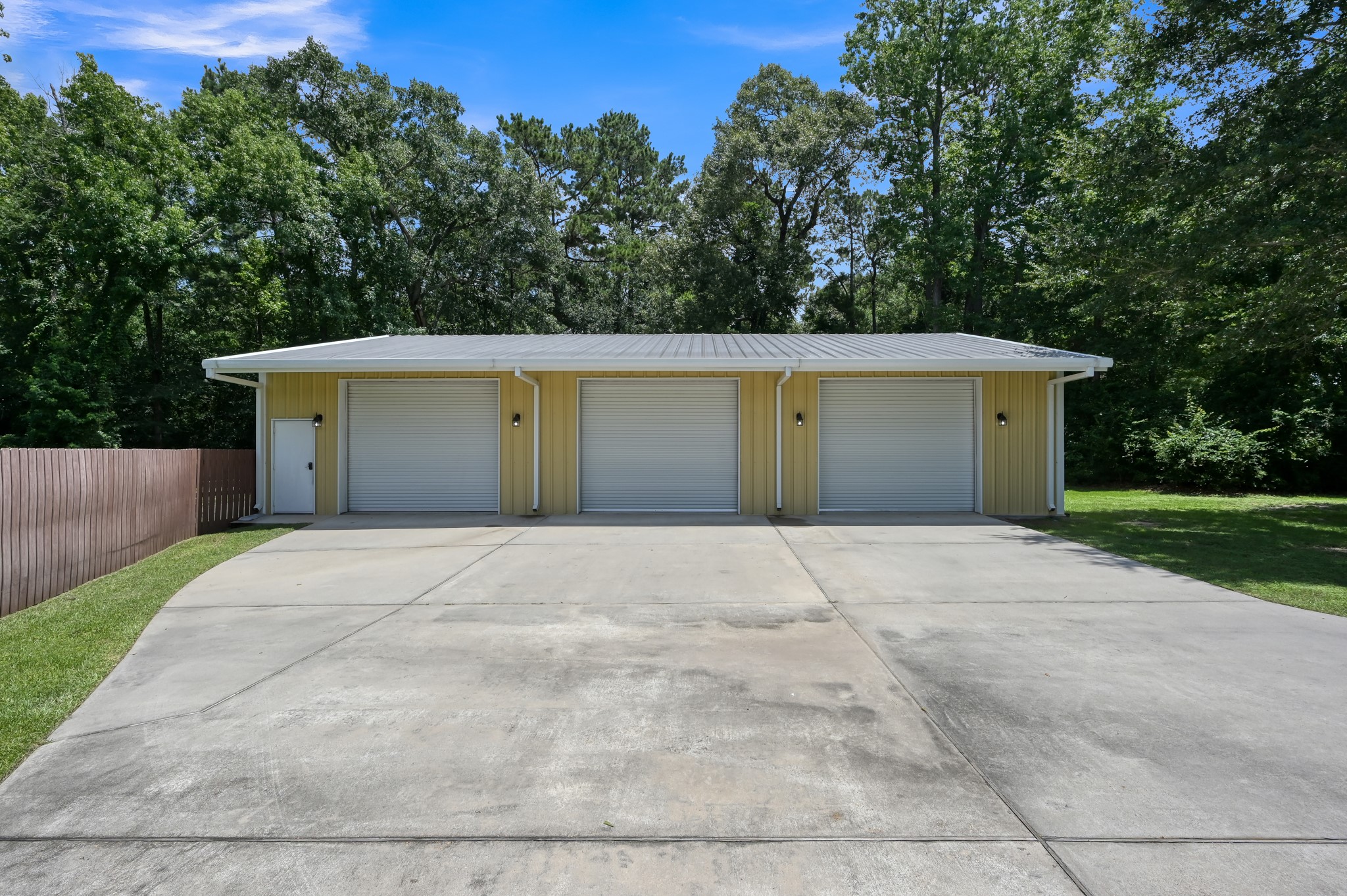 107 Ebner Lake Front Drive Property Photo 4