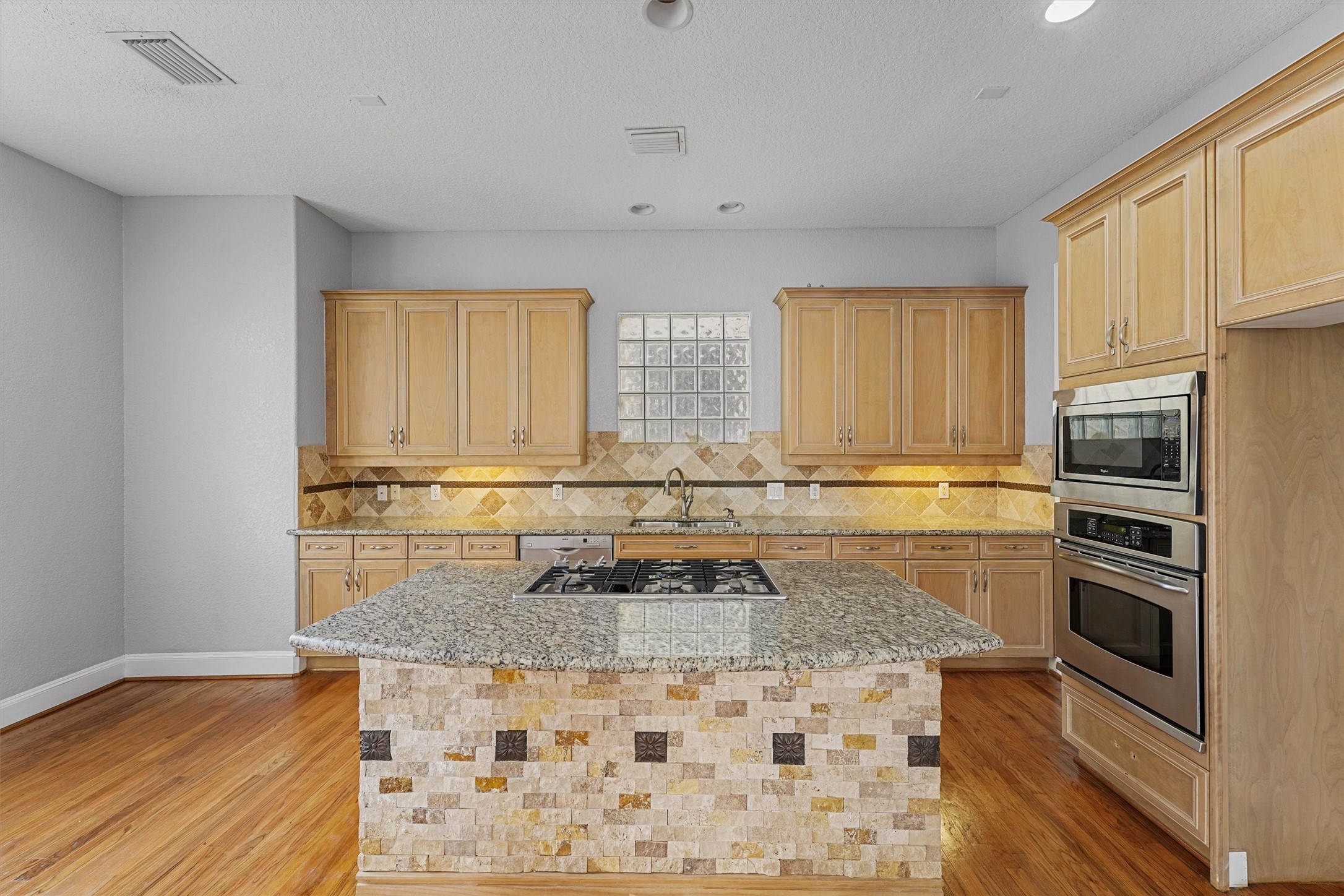 6132 Maxie Street Property Photo 6