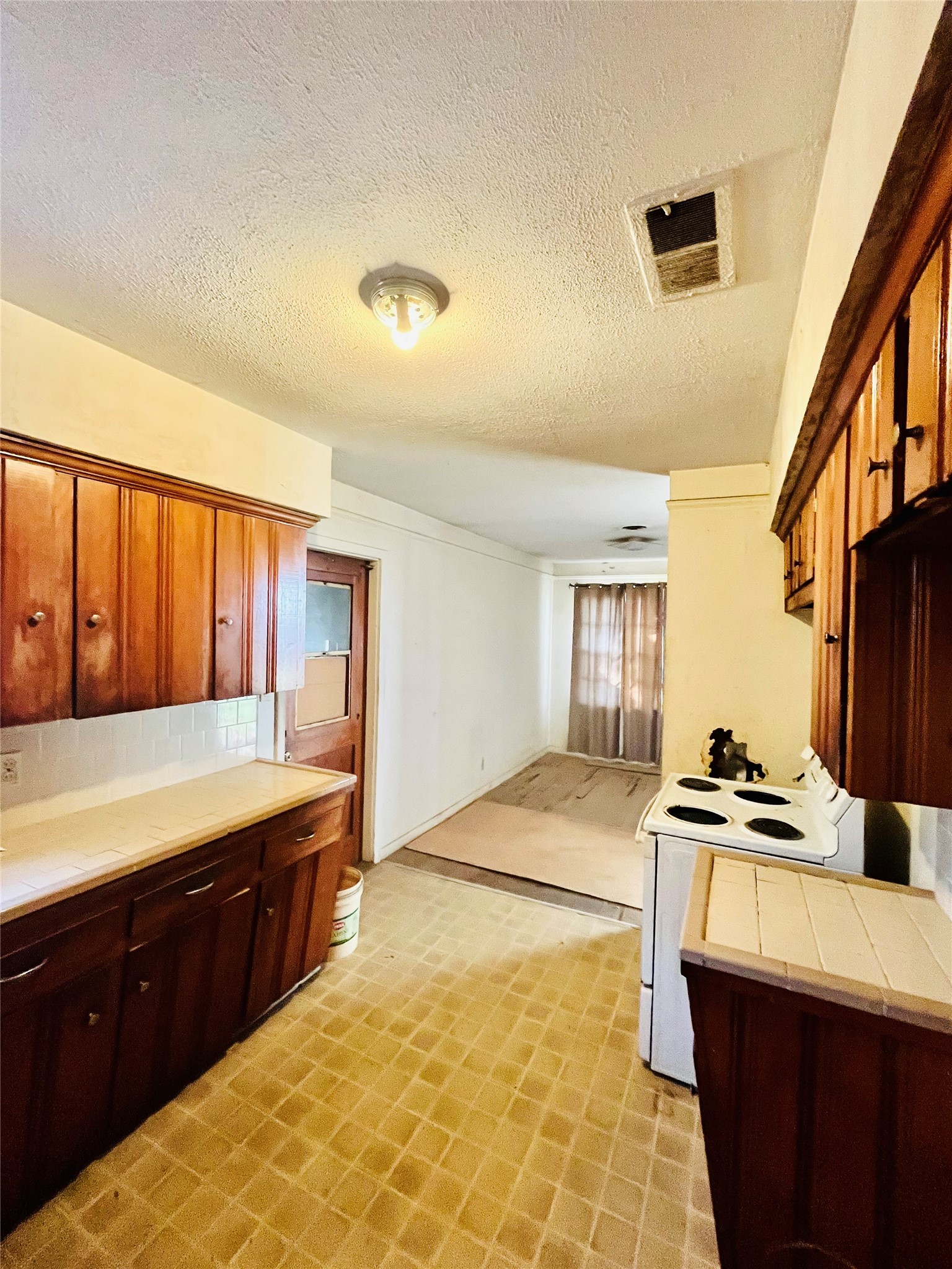 12426 Ledger Lane Property Photo 5
