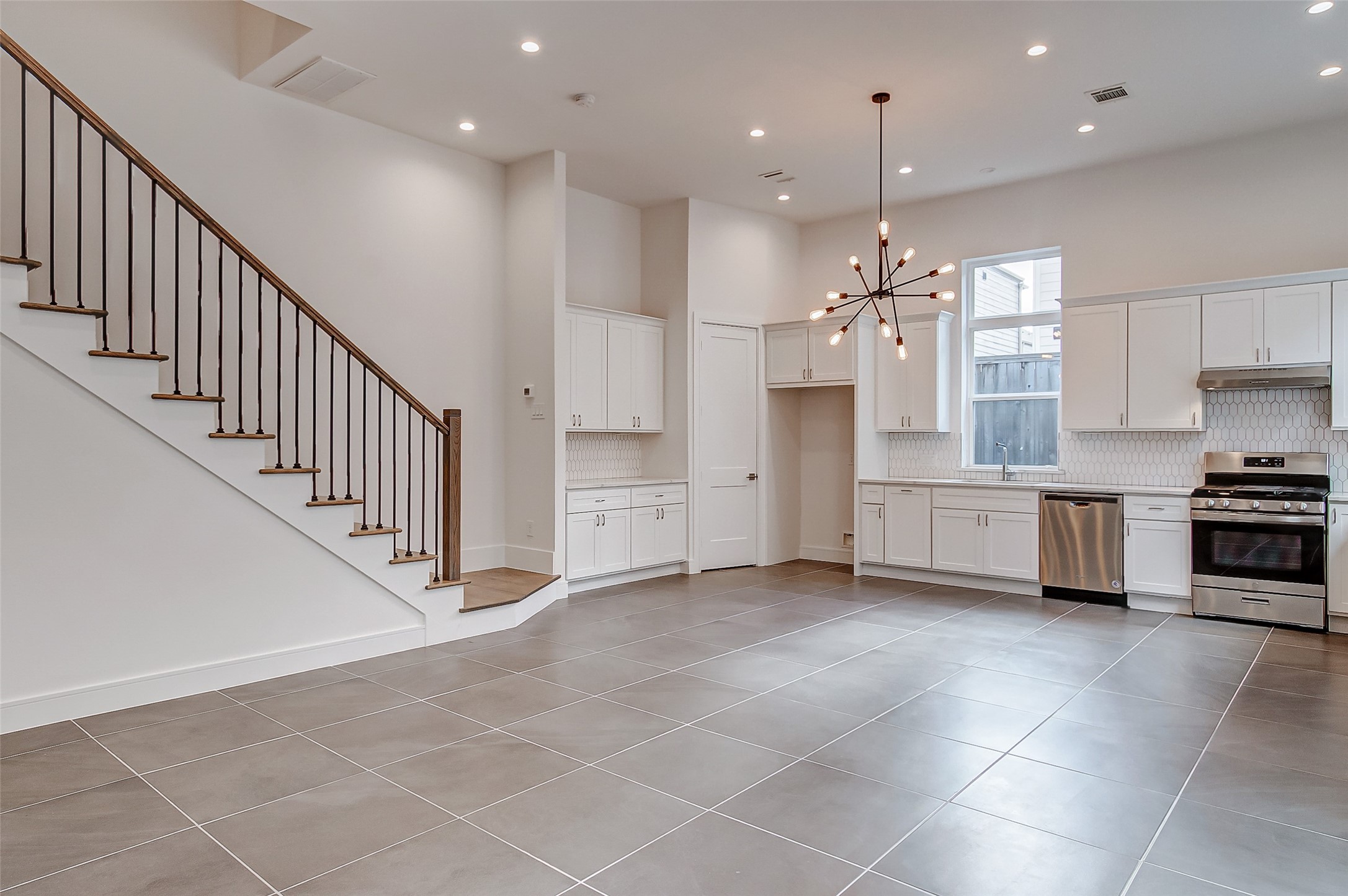 8926 Spring Knoll Forest Drive Property Photo 4