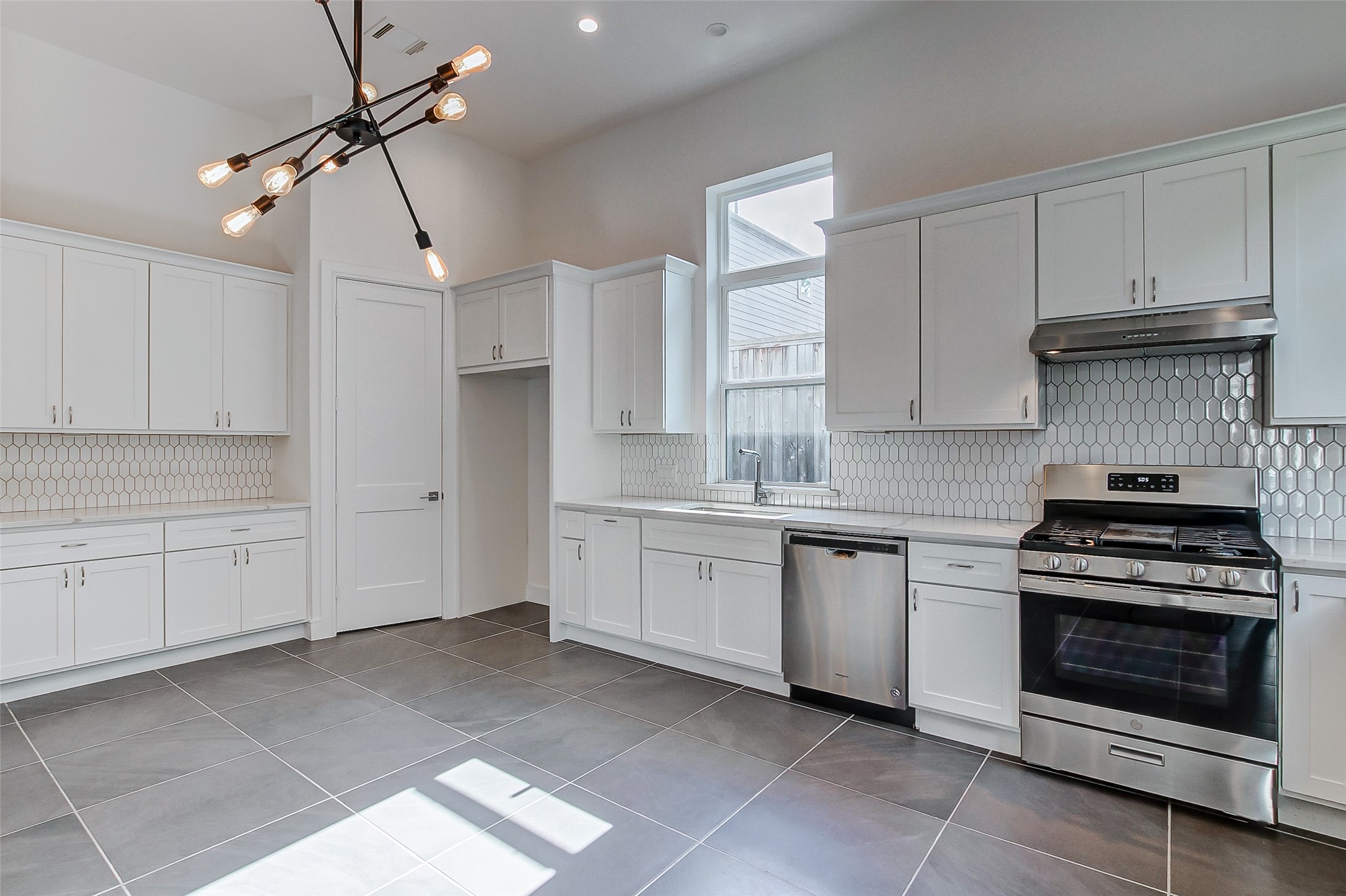 8926 Spring Knoll Forest Drive Property Photo 6