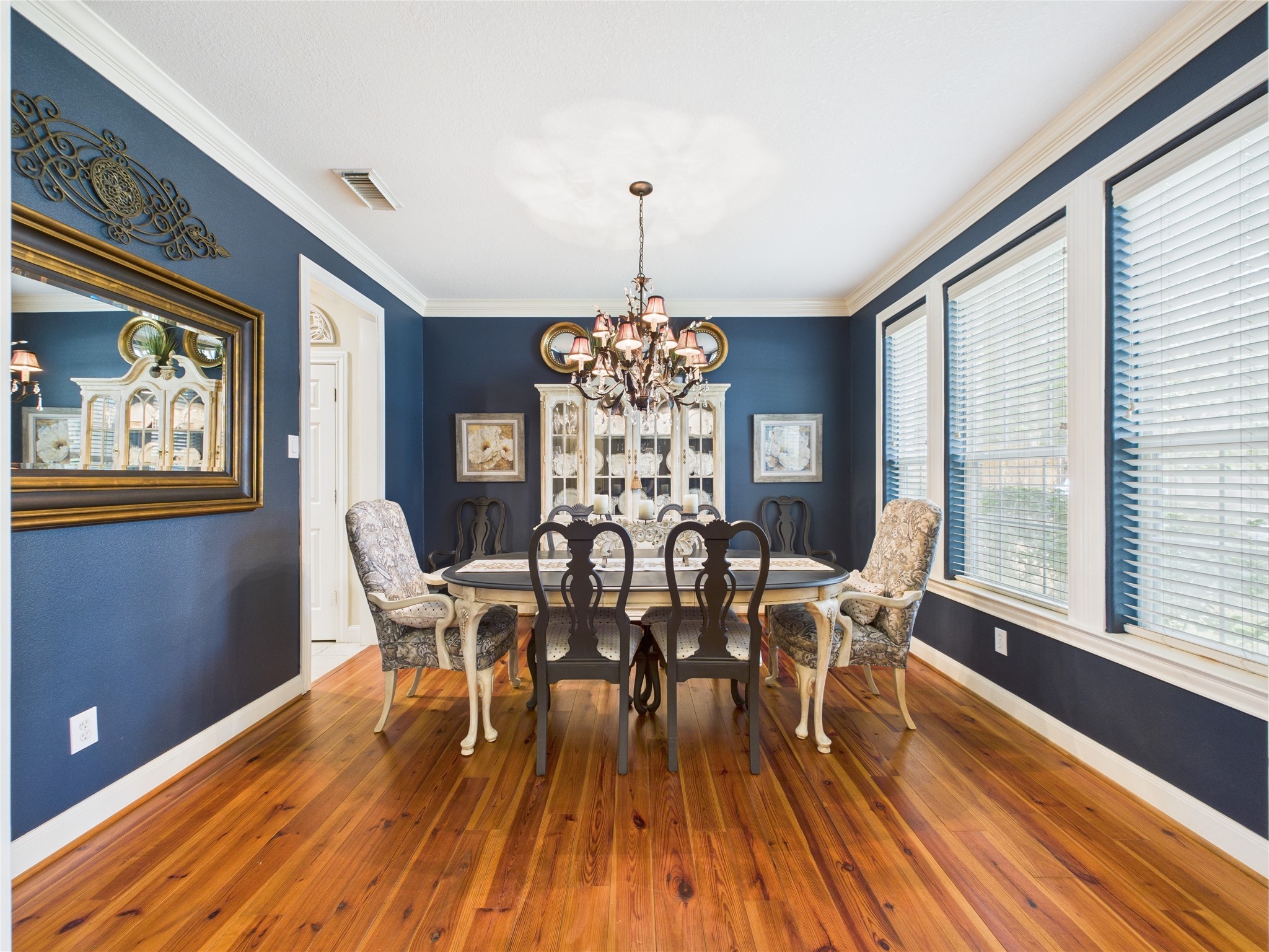 6846 Kemper Drive Property Photo 3