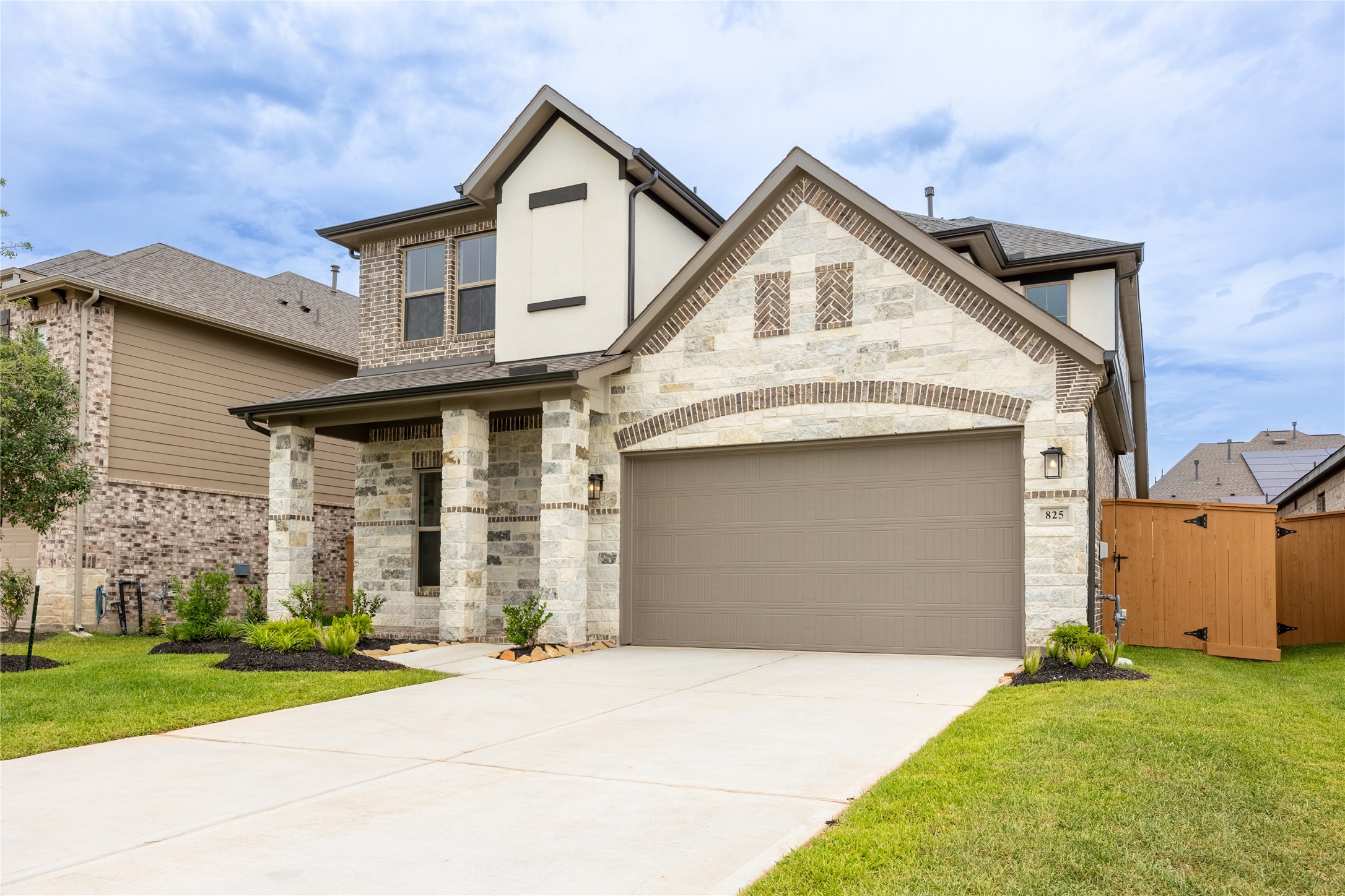 825 Laguna Green Lane Property Photo 2