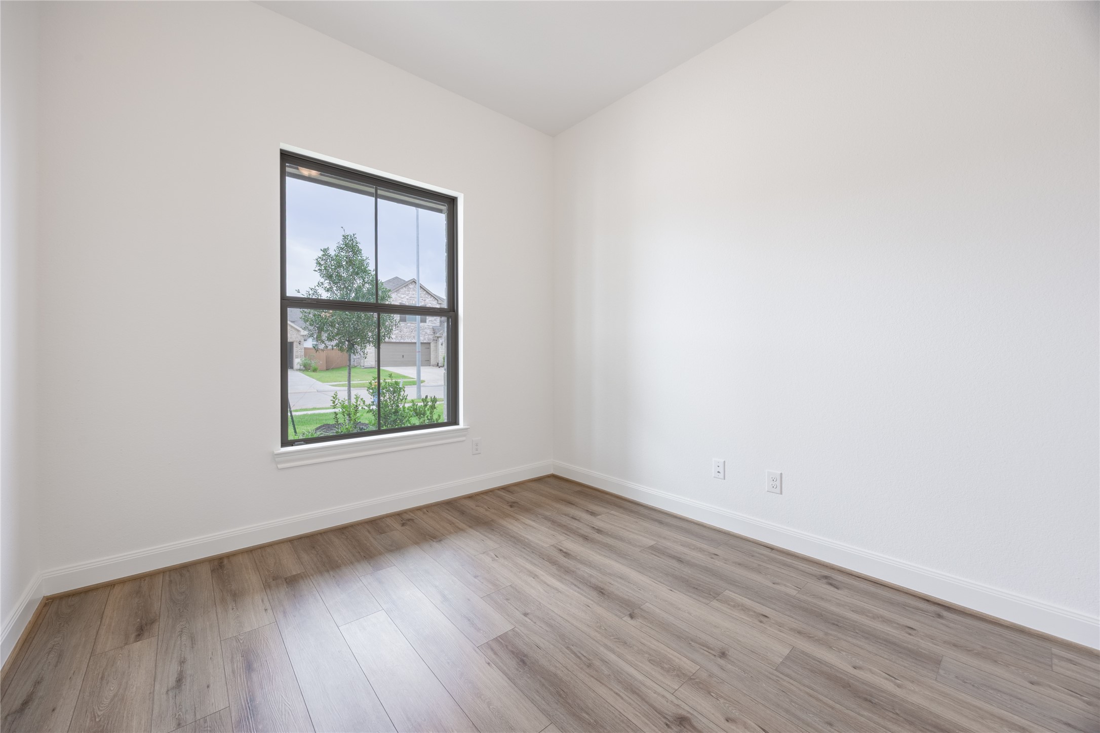 825 Laguna Green Lane Property Photo 9