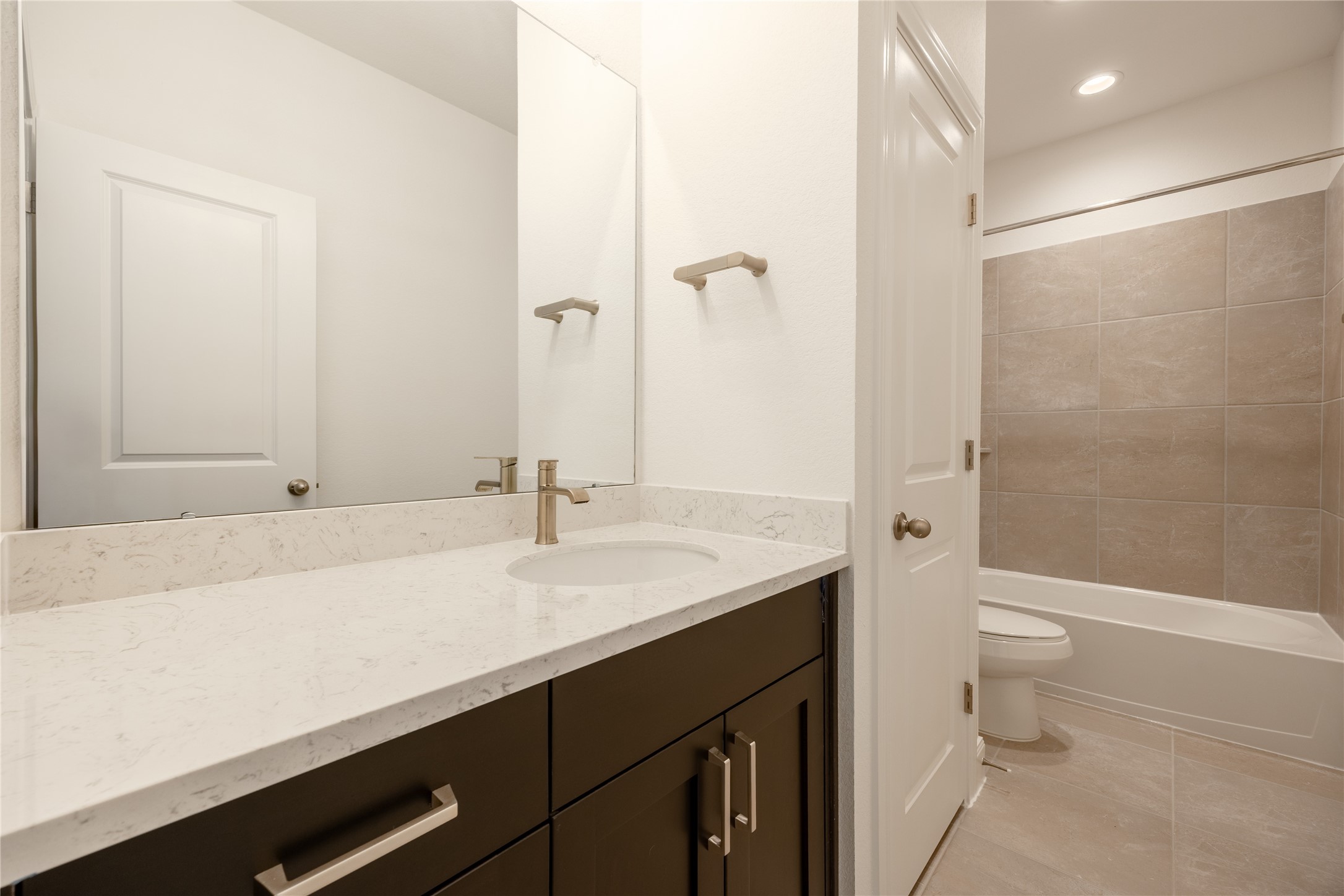 825 Laguna Green Lane Property Photo 15