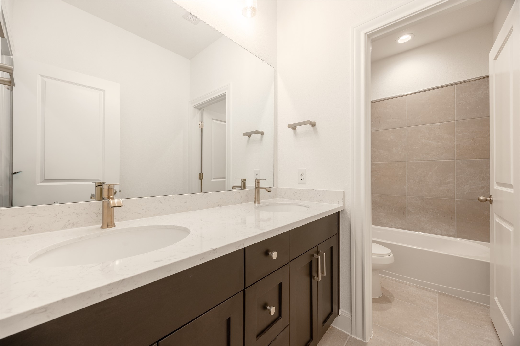 825 Laguna Green Lane Property Photo 18