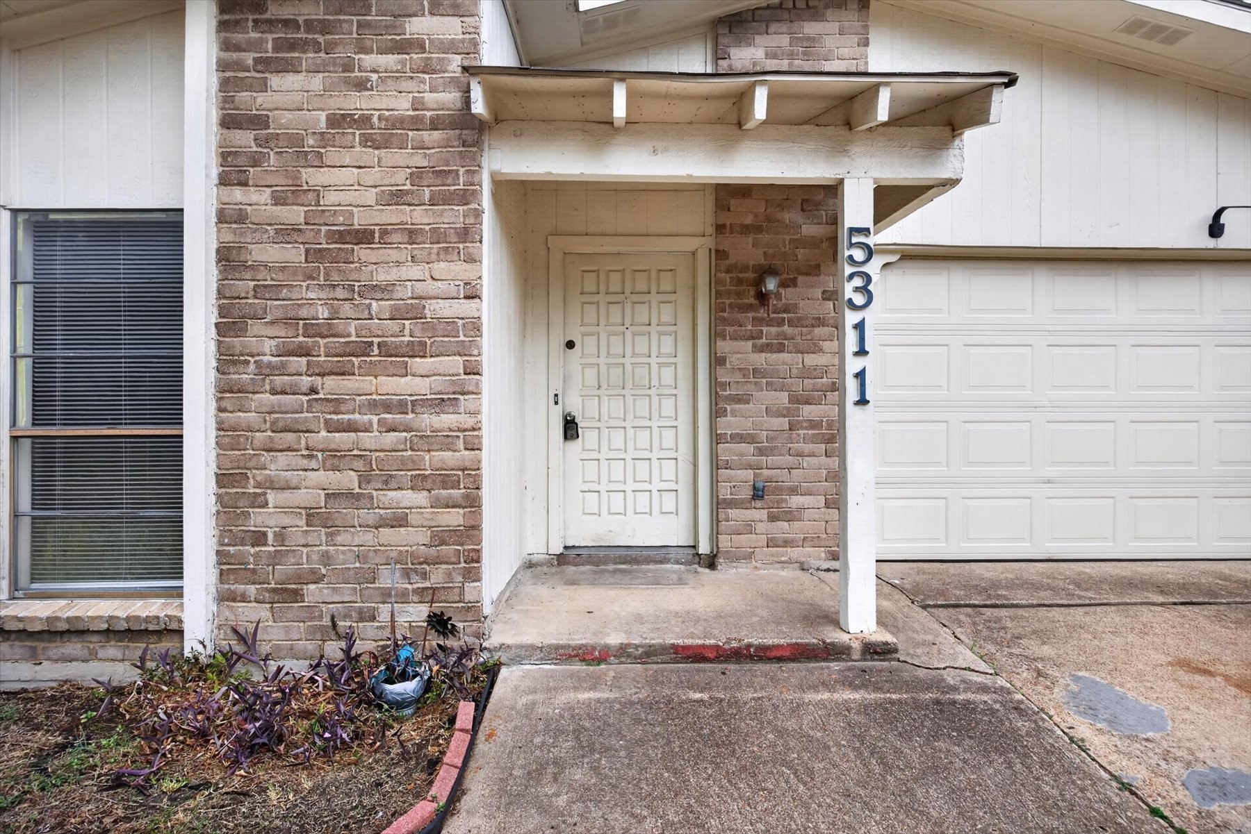 5311 Cairnleigh Drive Property Photo 4