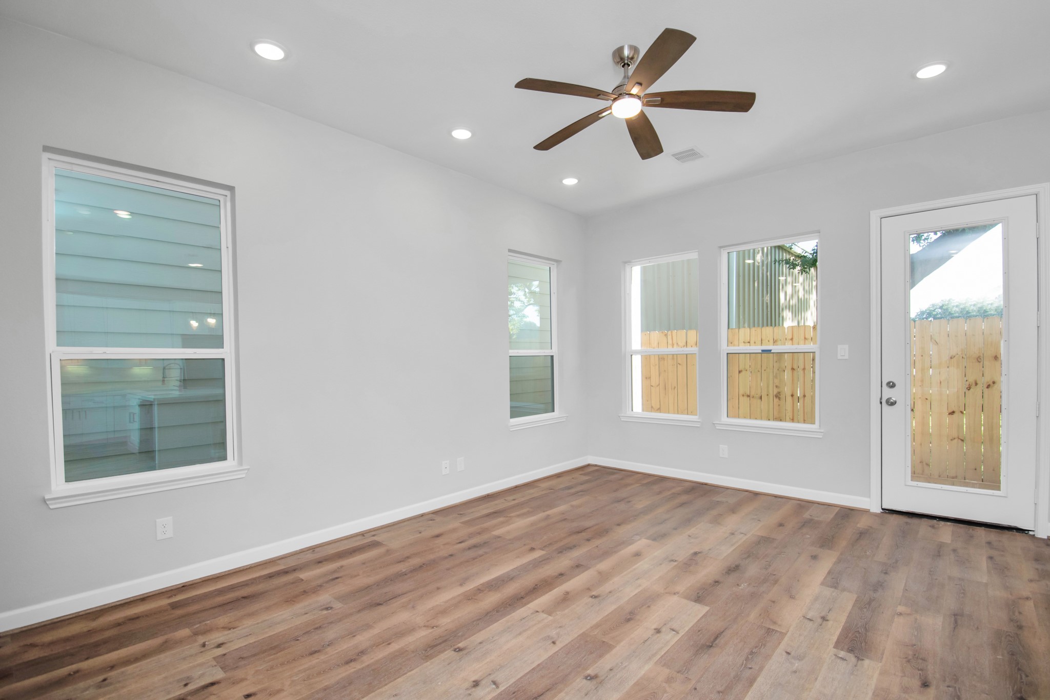 2355 Hoskins Drive Property Photo 6