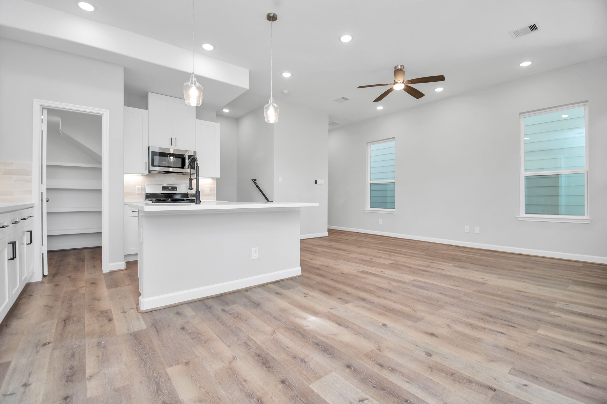 2355 Hoskins Drive Property Photo 8