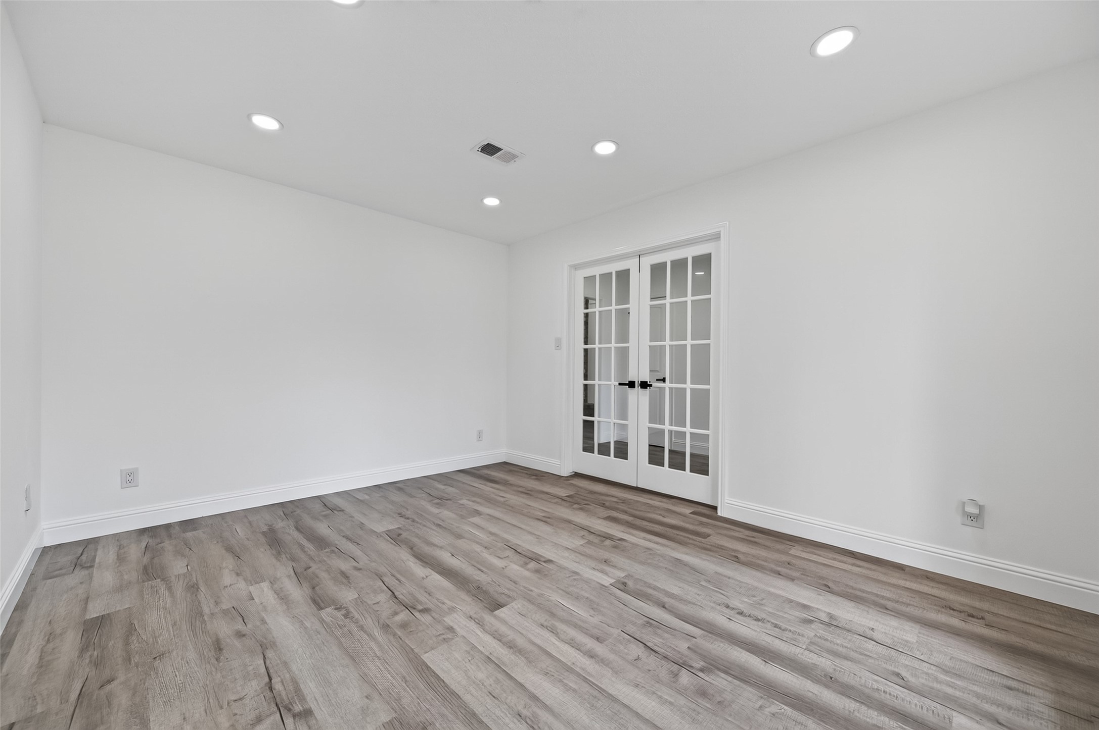 15402 Ripplestream Street Property Photo 7