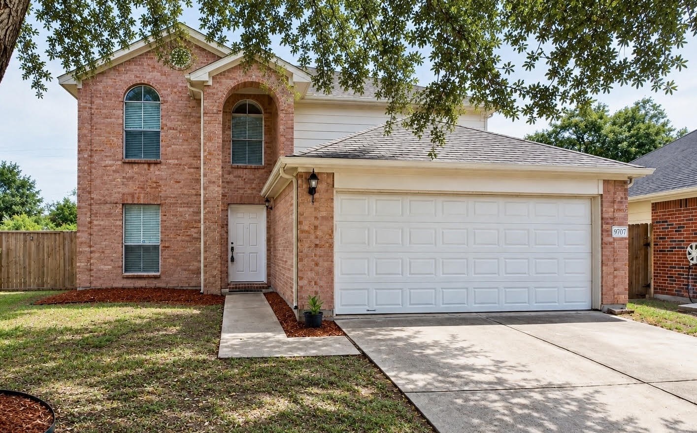 9707 Royal Crest Way Property Photo 1
