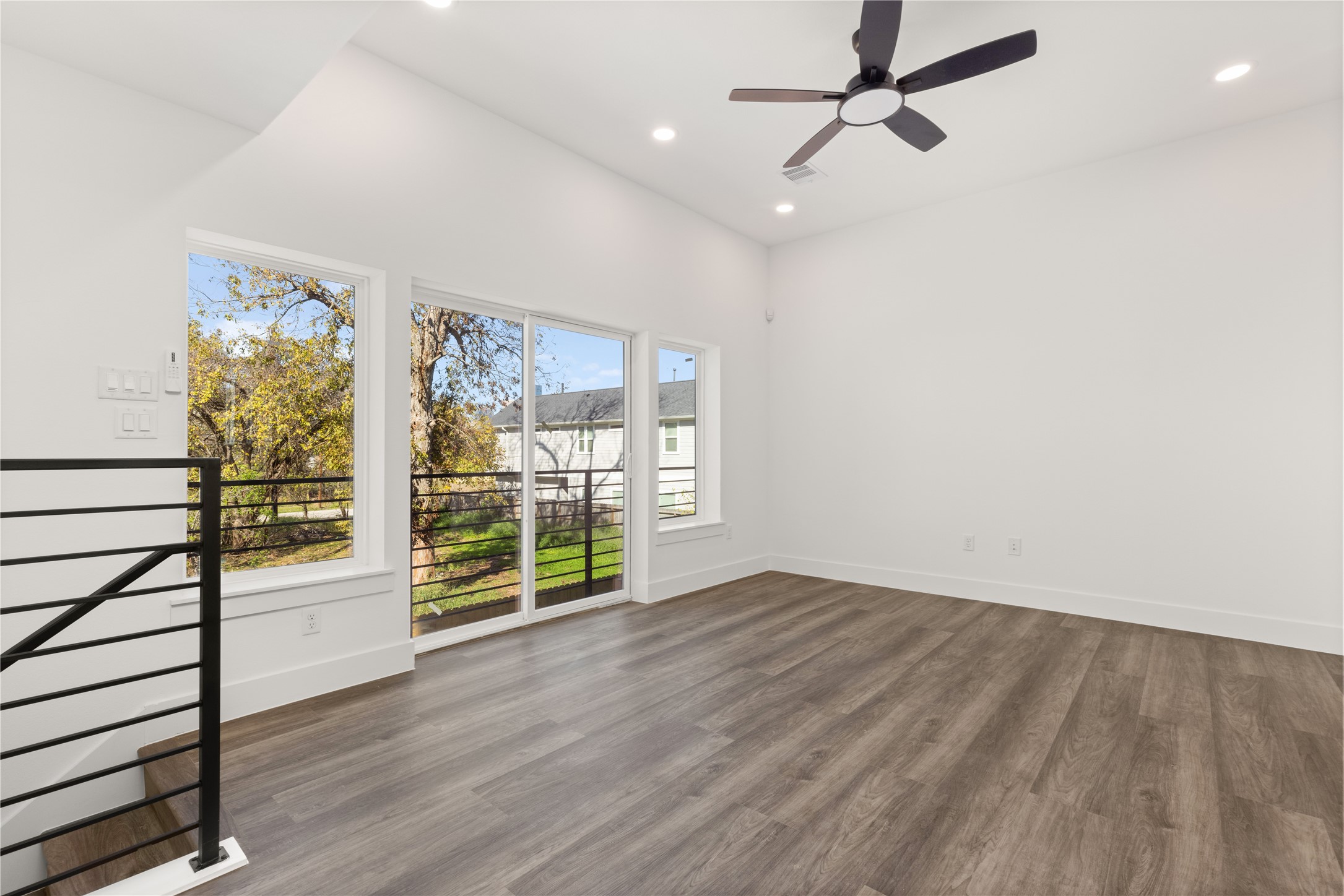 2711 Dennis Street Property Photo 8