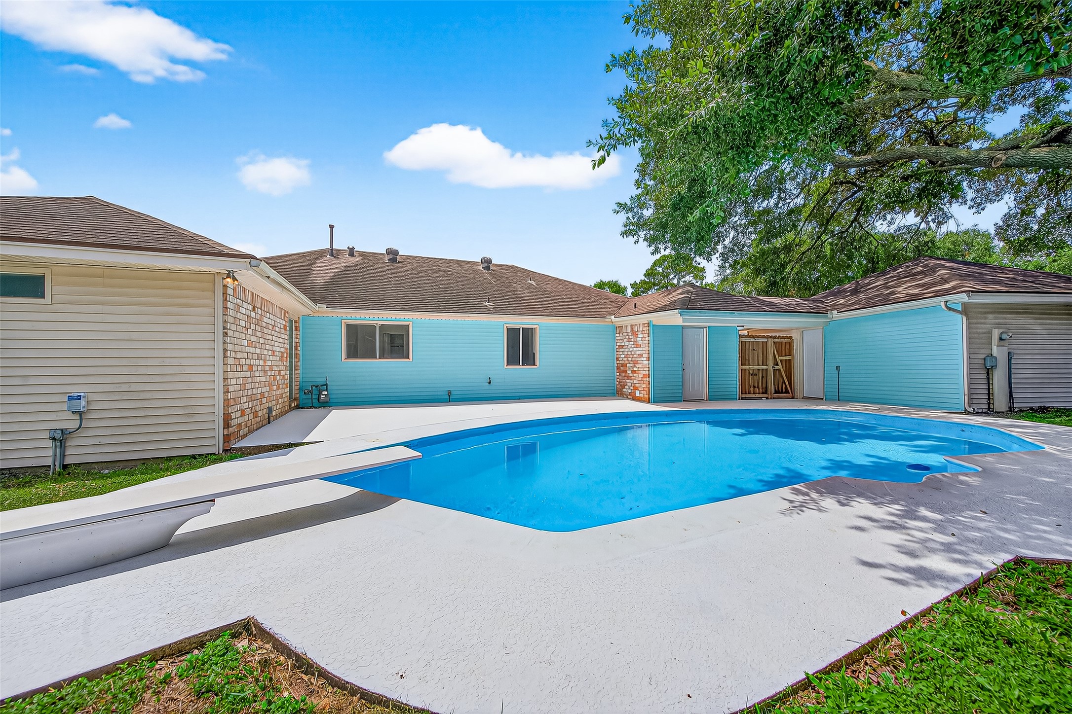 15934 Tumbling Rapids Drive Property Photo 4