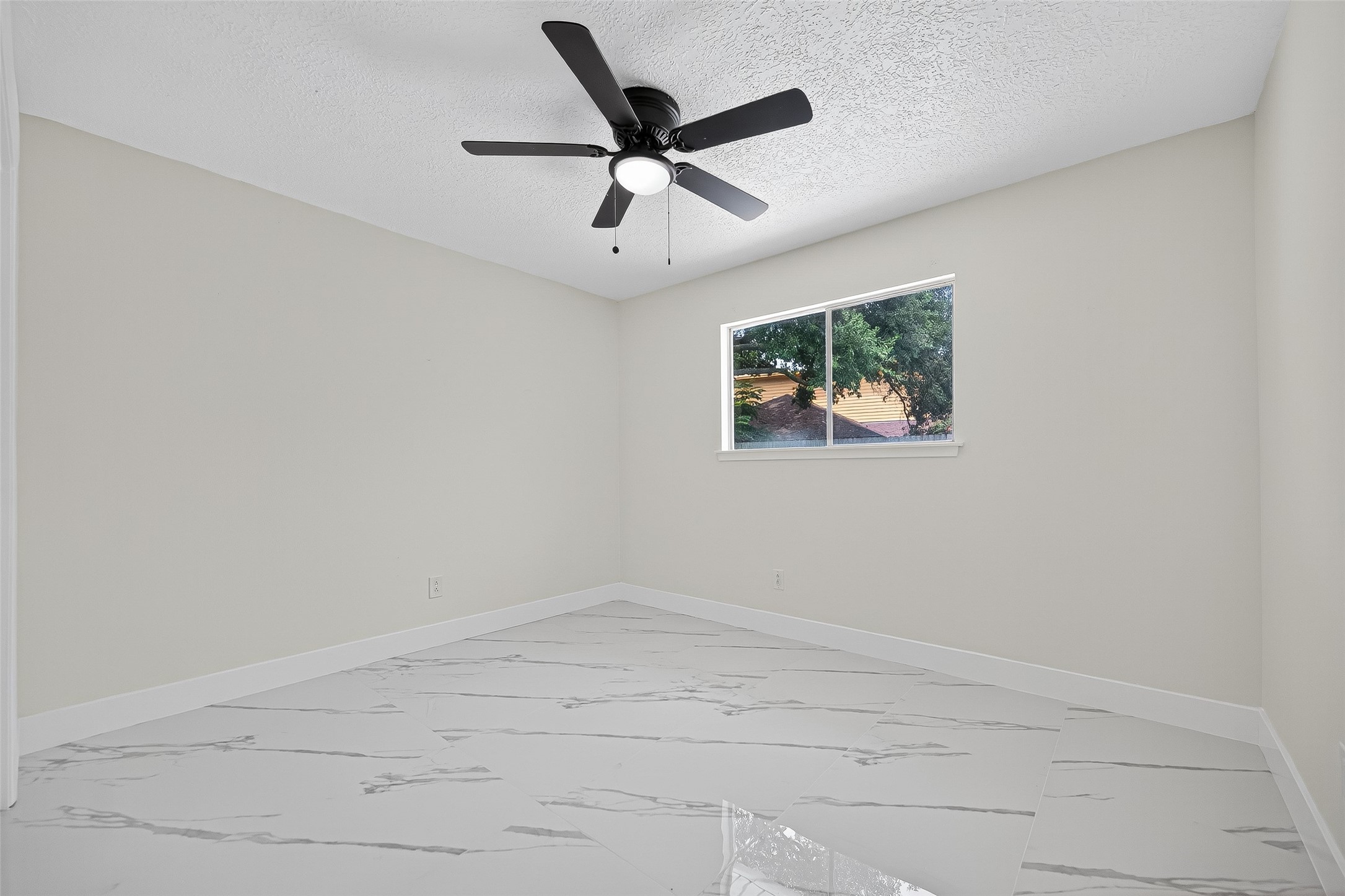 15934 Tumbling Rapids Drive Property Photo 41