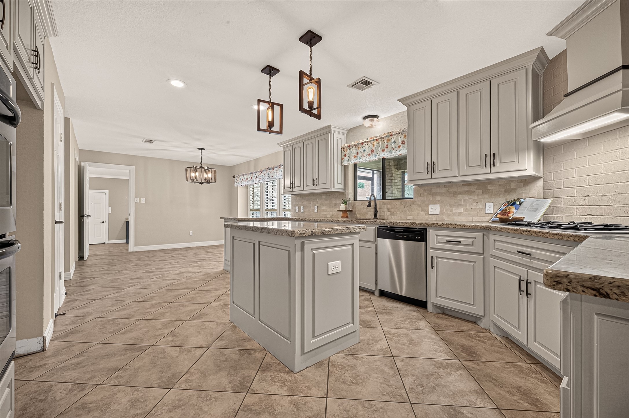 1650 White Oak Creek Drive Property Photo 8