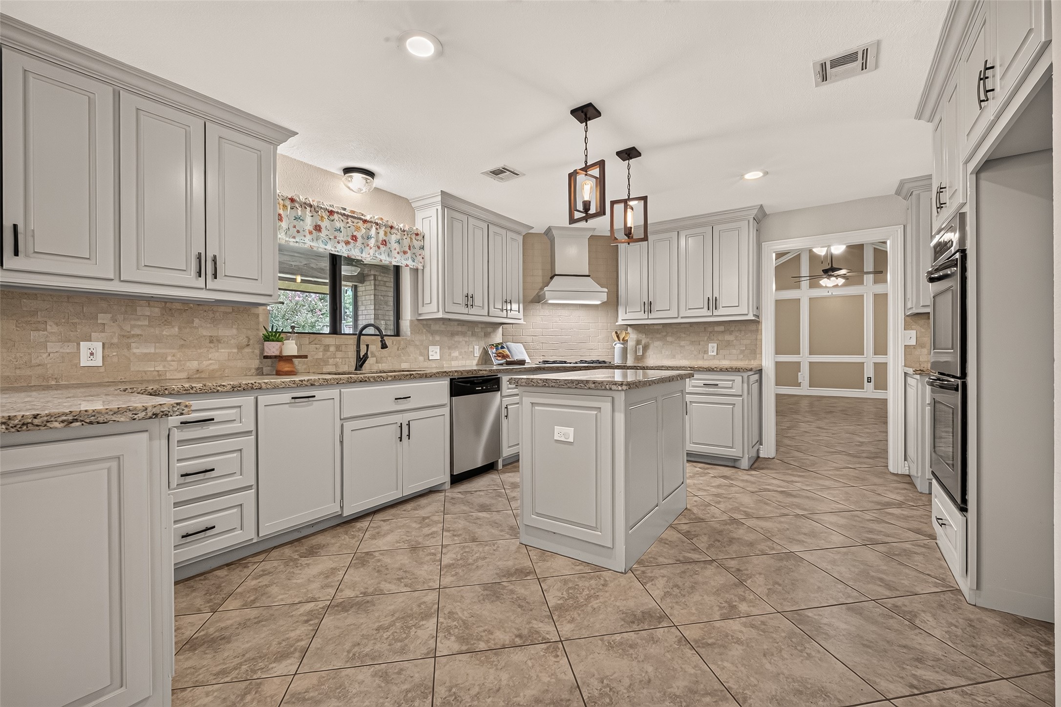 1650 White Oak Creek Drive Property Photo 10