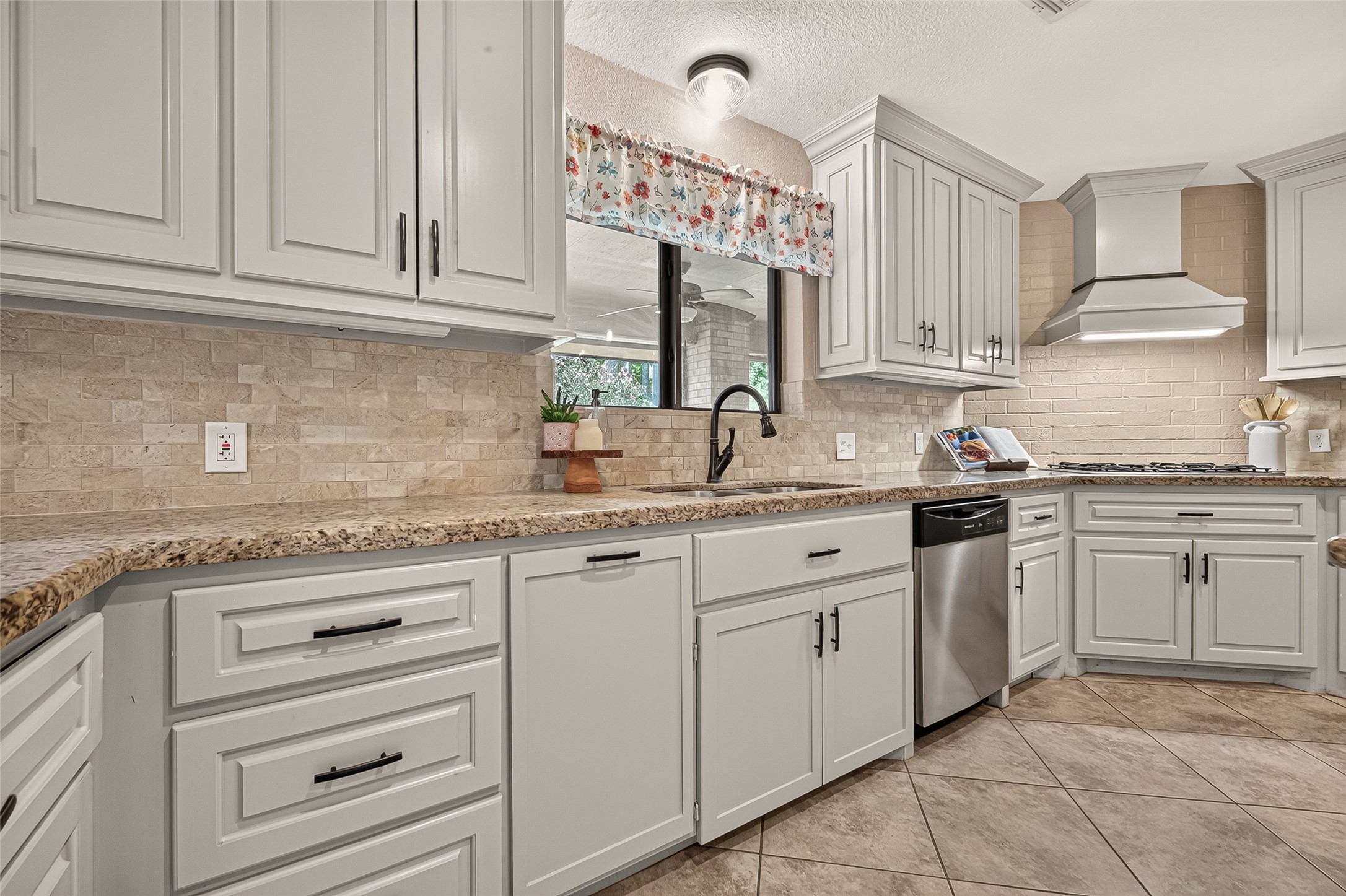 1650 White Oak Creek Drive Property Photo 11