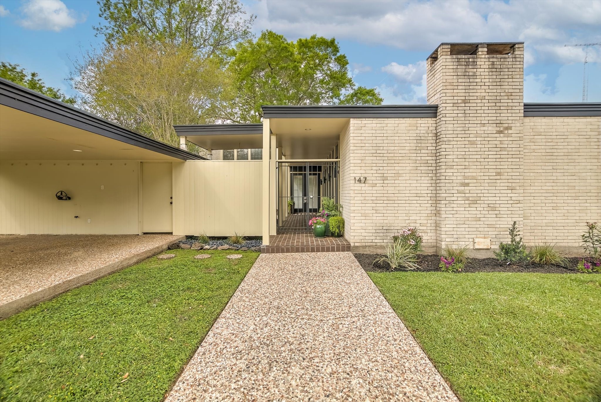 147 Valley Drive Property Photo 3