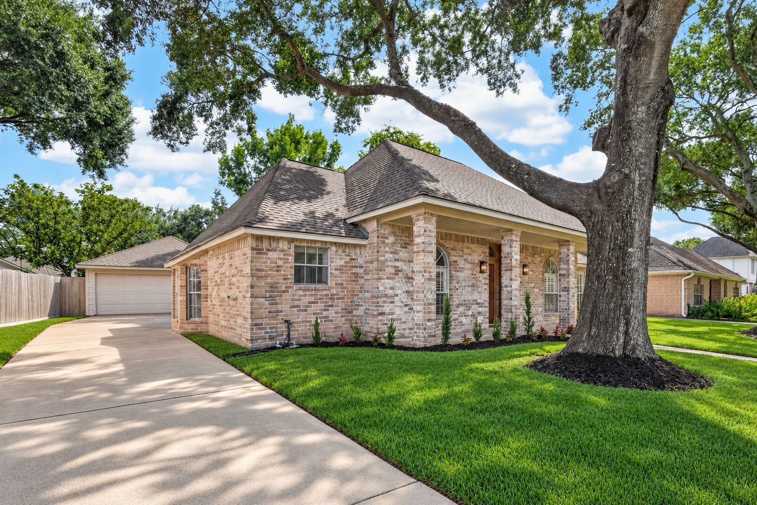22503 Cove Hollow Drive Property Photo 2