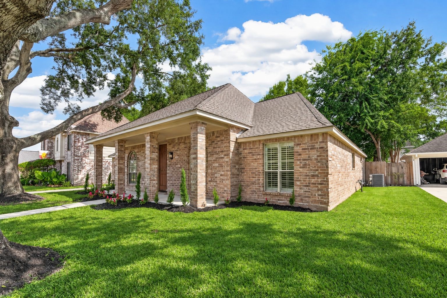 22503 Cove Hollow Drive Property Photo 3