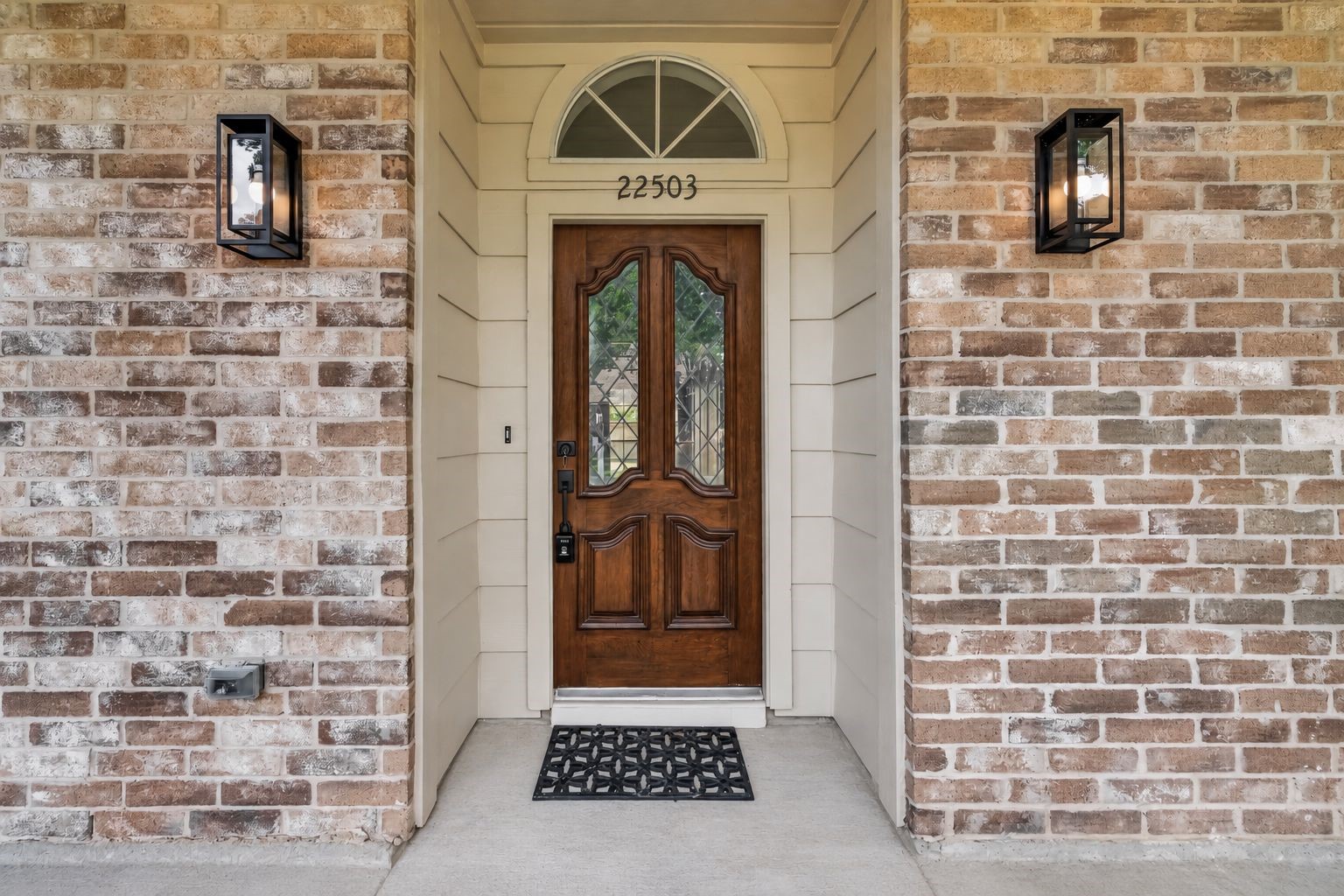 22503 Cove Hollow Drive Property Photo 4