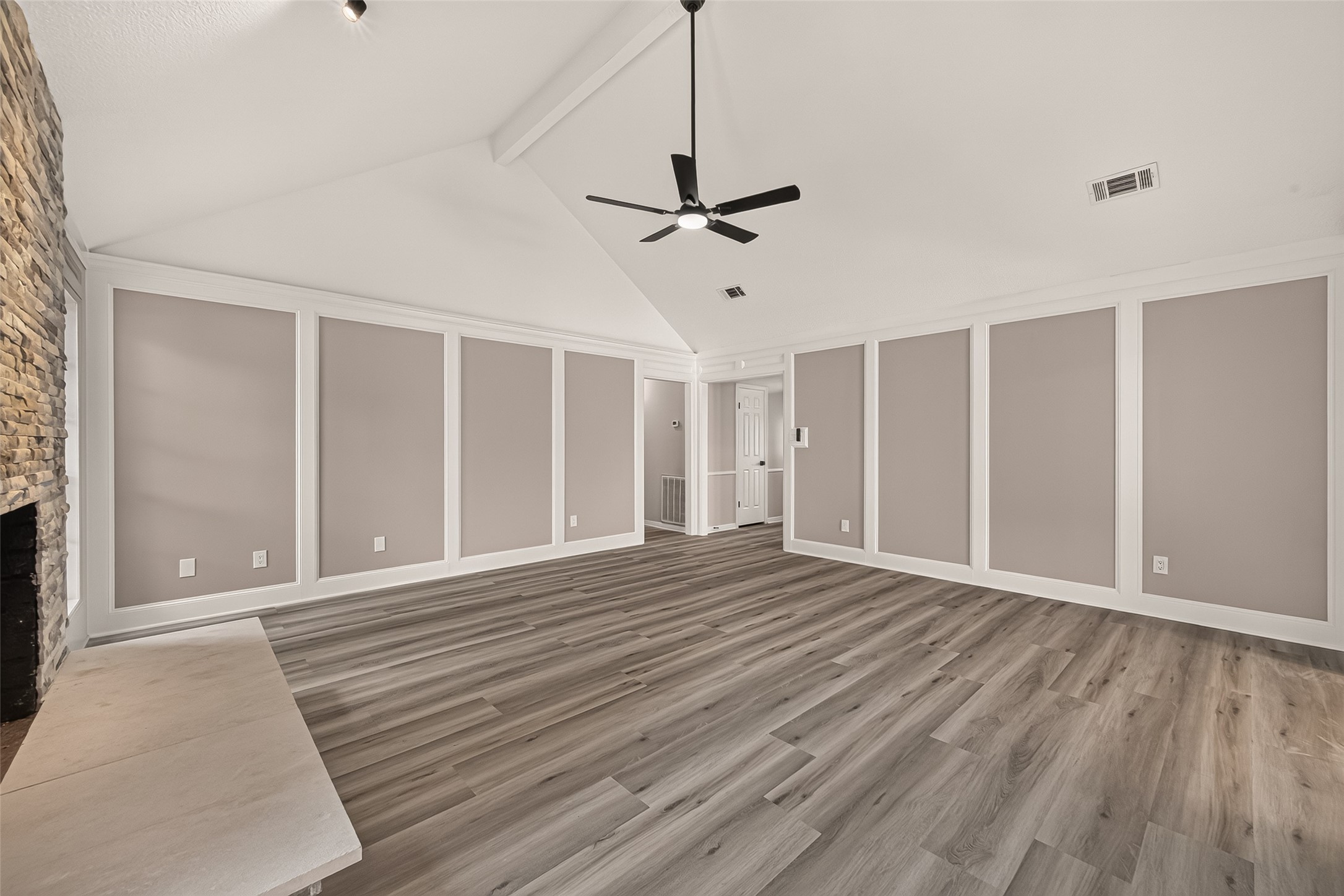 22503 Cove Hollow Drive Property Photo 13