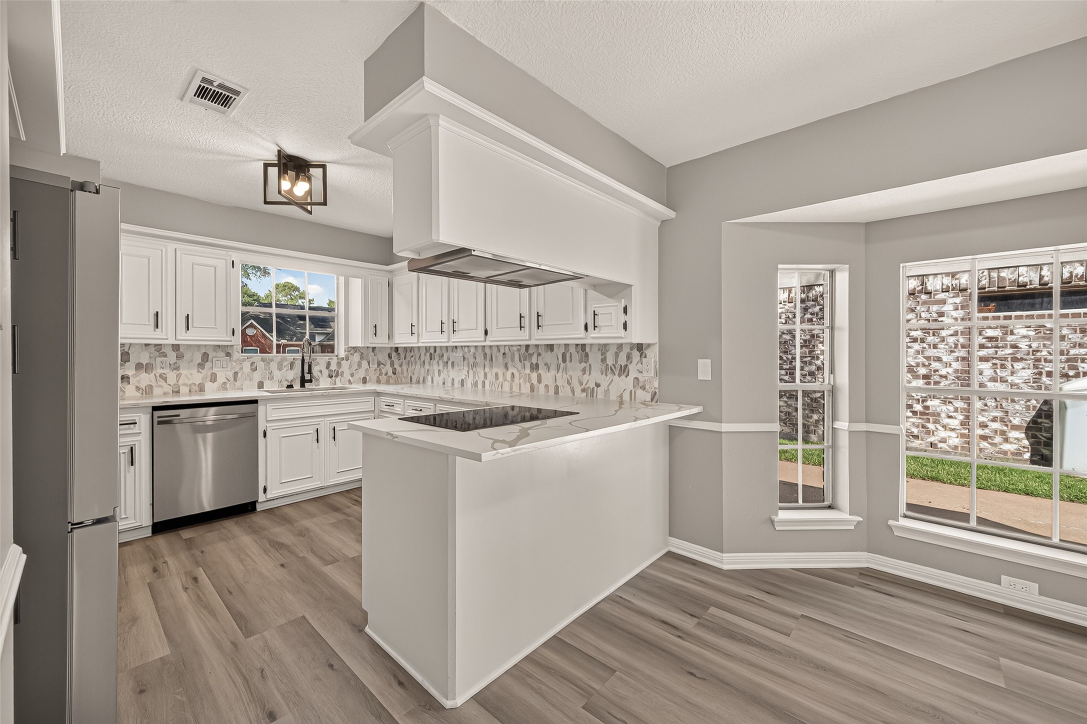 22503 Cove Hollow Drive Property Photo 16