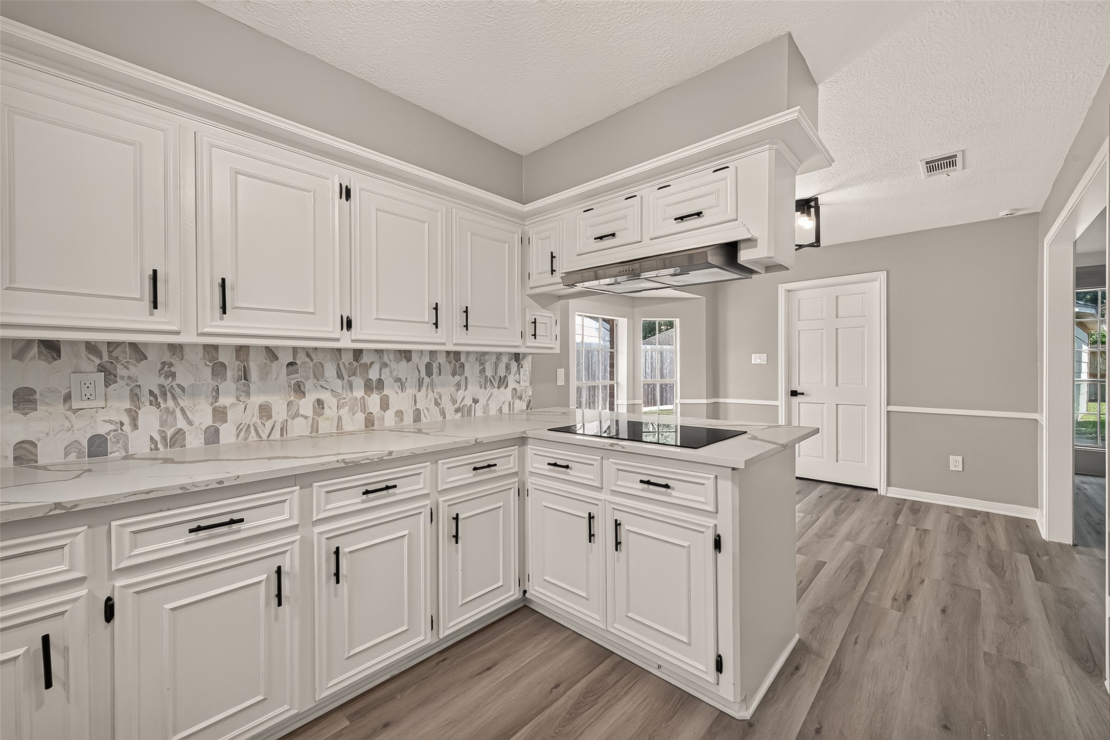 22503 Cove Hollow Drive Property Photo 18