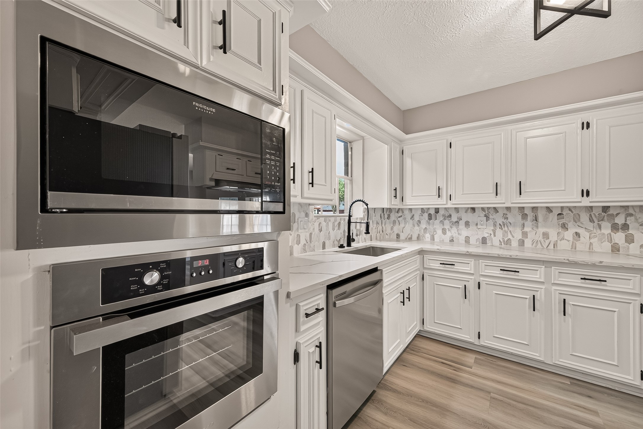 22503 Cove Hollow Drive Property Photo 20