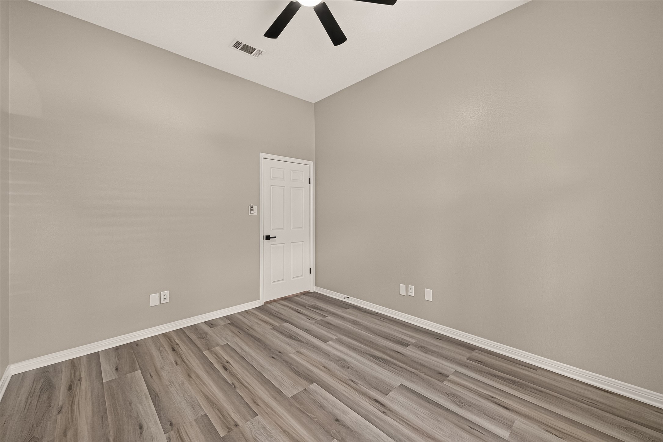 22503 Cove Hollow Drive Property Photo 26