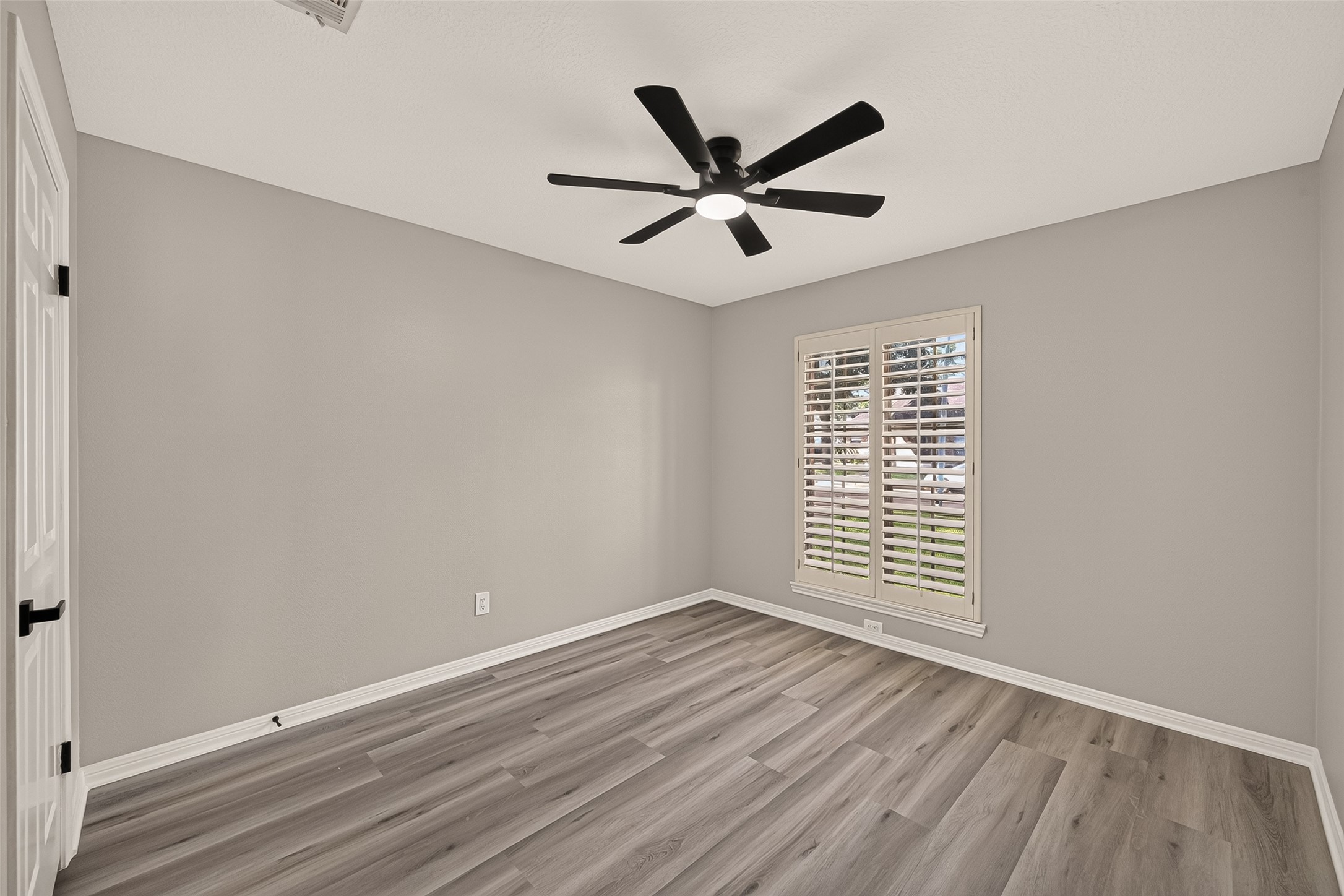 22503 Cove Hollow Drive Property Photo 27