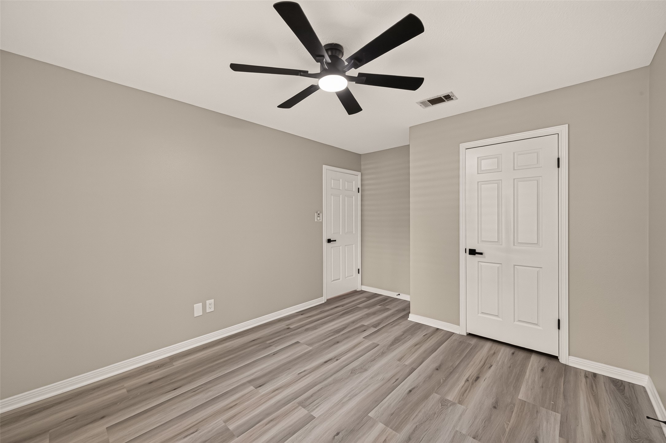 22503 Cove Hollow Drive Property Photo 28