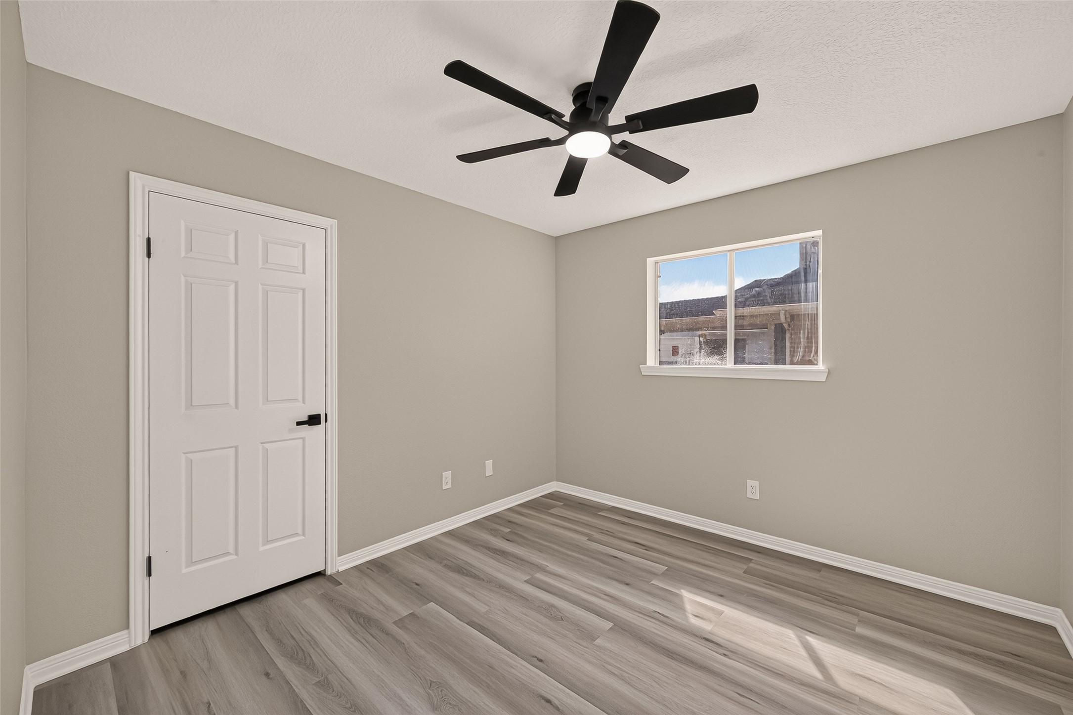 22503 Cove Hollow Drive Property Photo 29