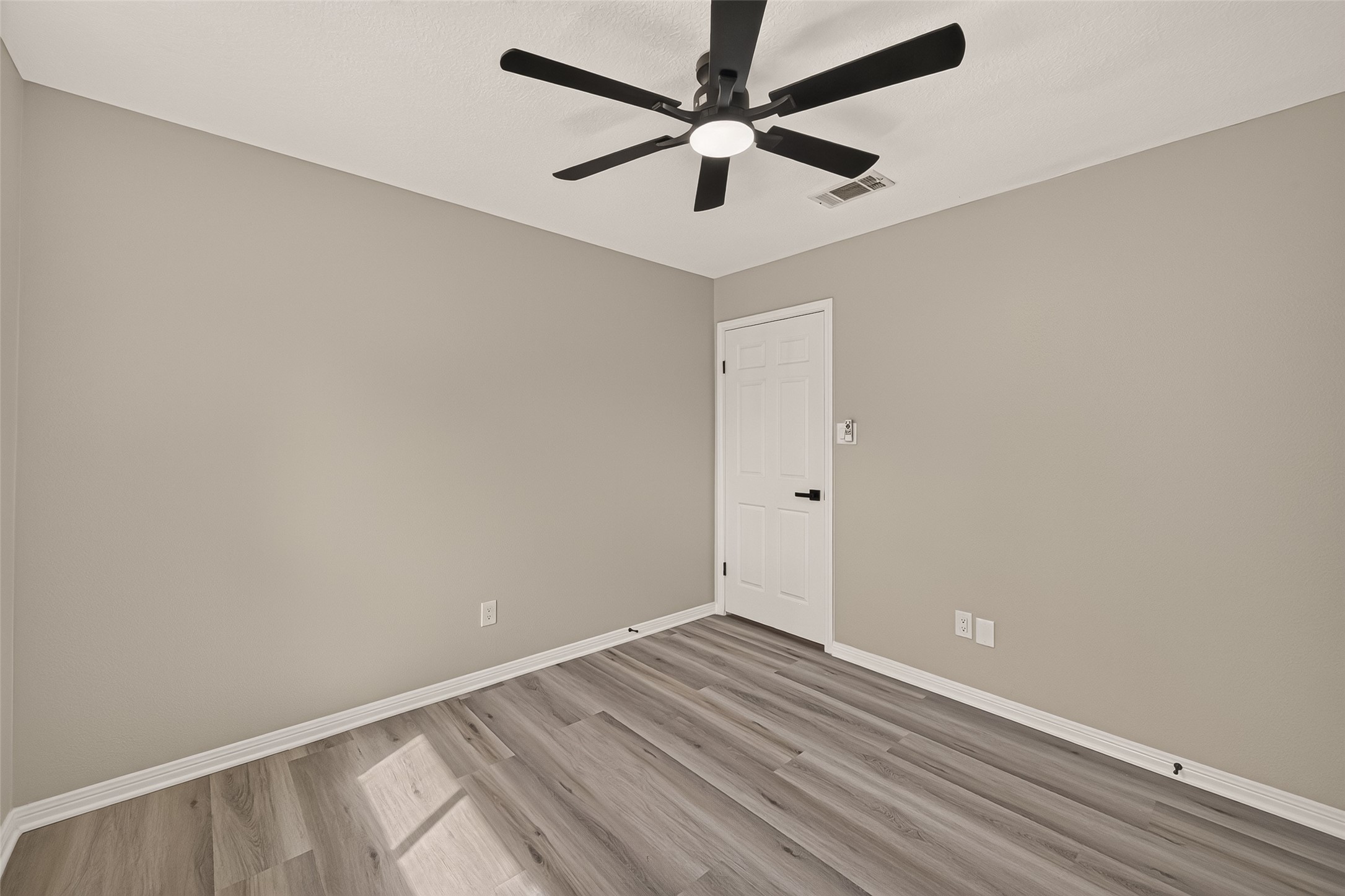 22503 Cove Hollow Drive Property Photo 30